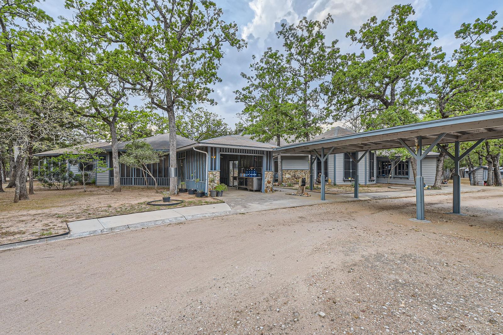 200 Woodlands Dr, Bastrop, TX 78602