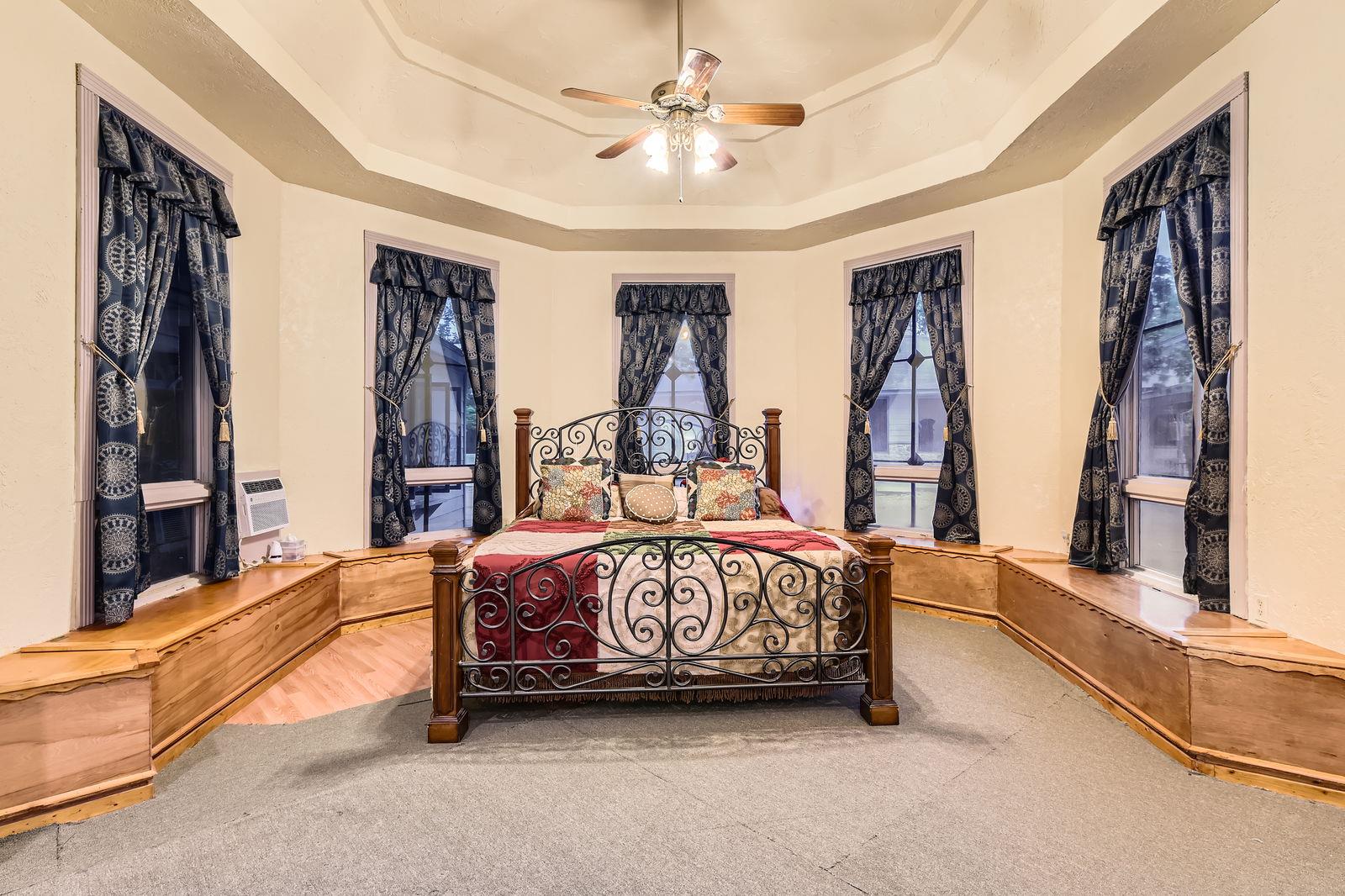 200 Woodlands Dr, Bastrop, TX 78602