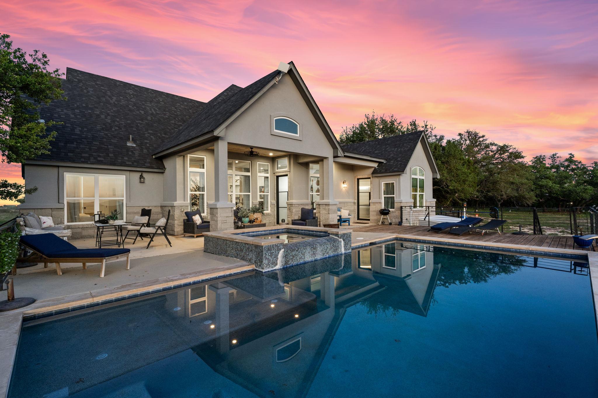 101 Durango Dr, Johnson City, TX 78636