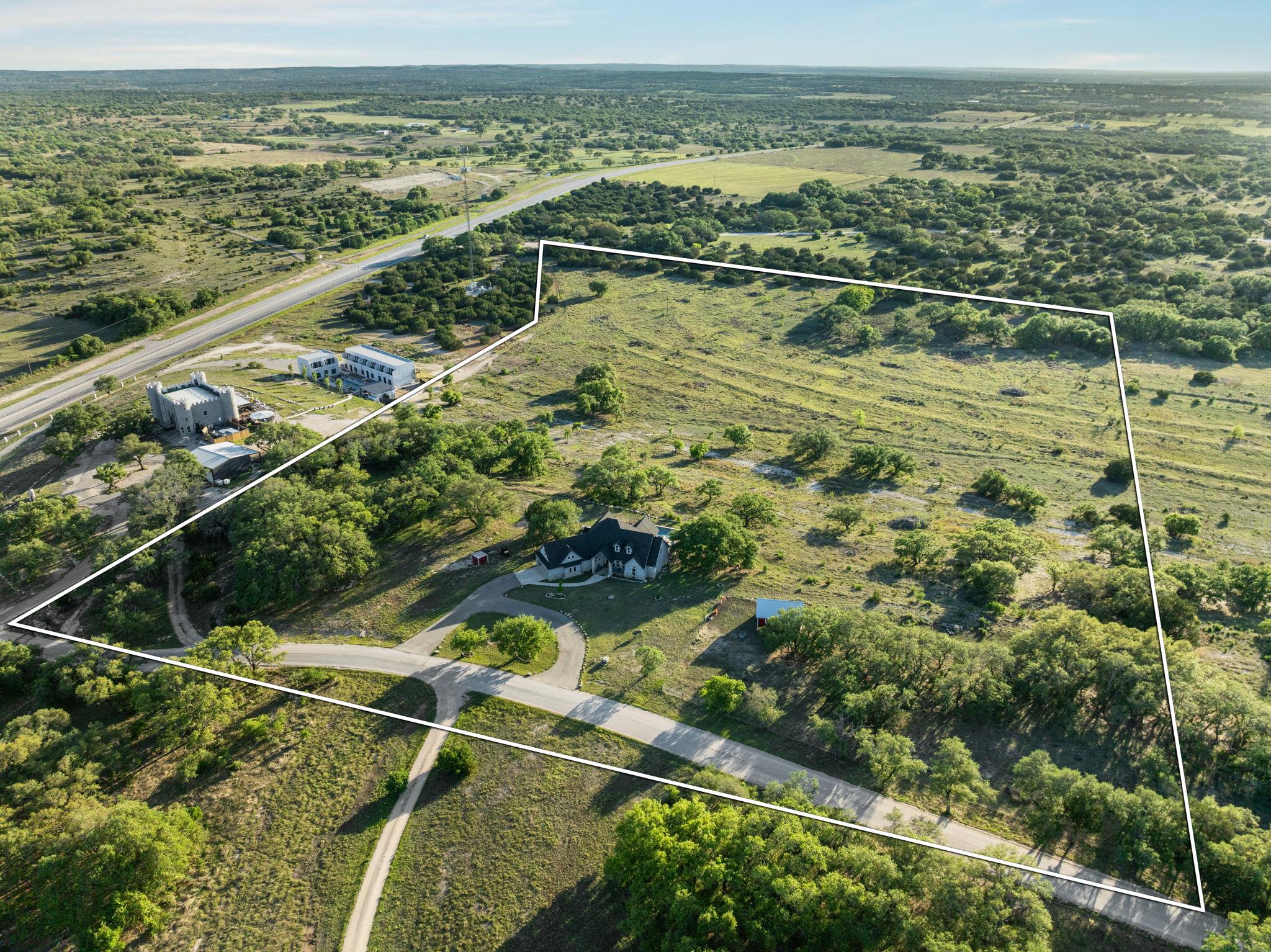 101 Durango Dr, Johnson City, TX 78636