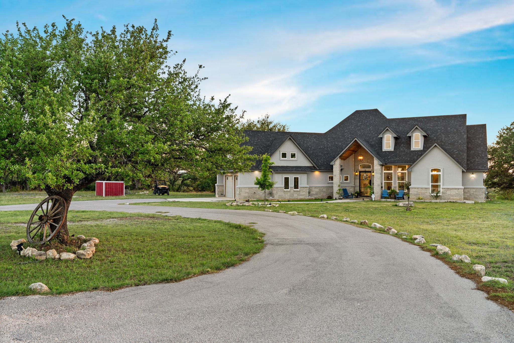 101 Durango Dr, Johnson City, TX 78636