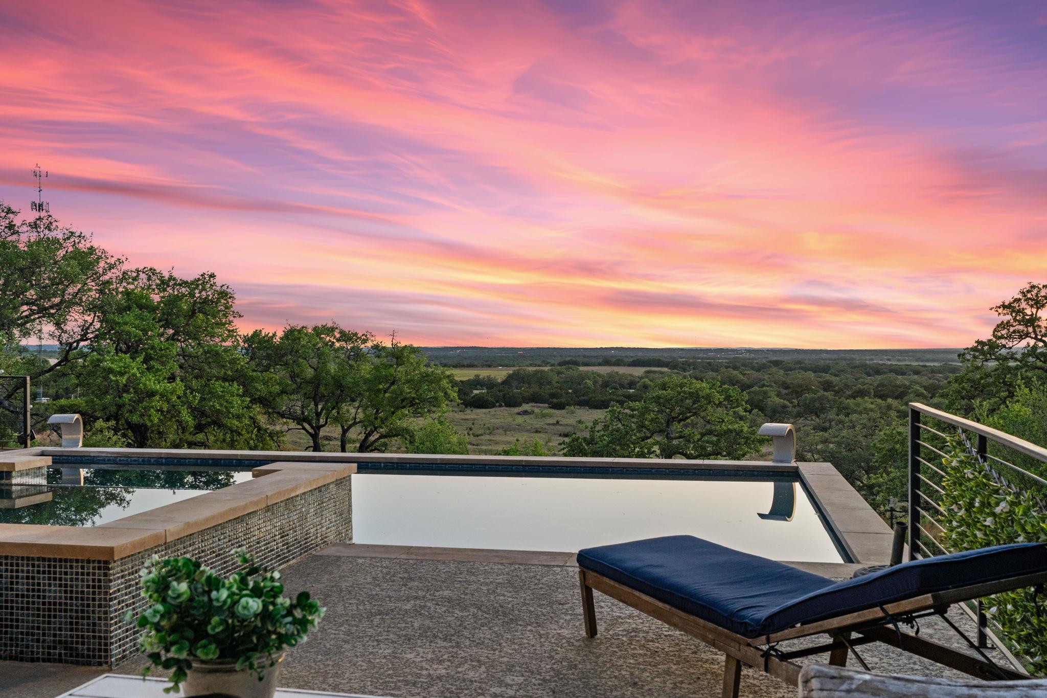 101 Durango Dr, Johnson City, TX 78636