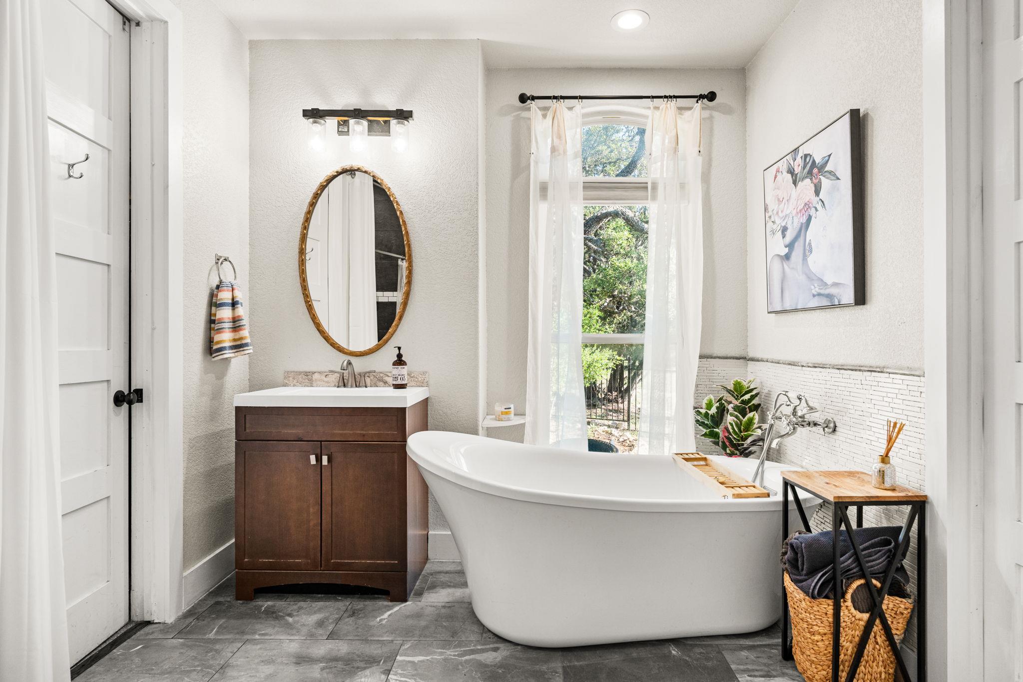 101 Durango Dr, Johnson City, TX 78636