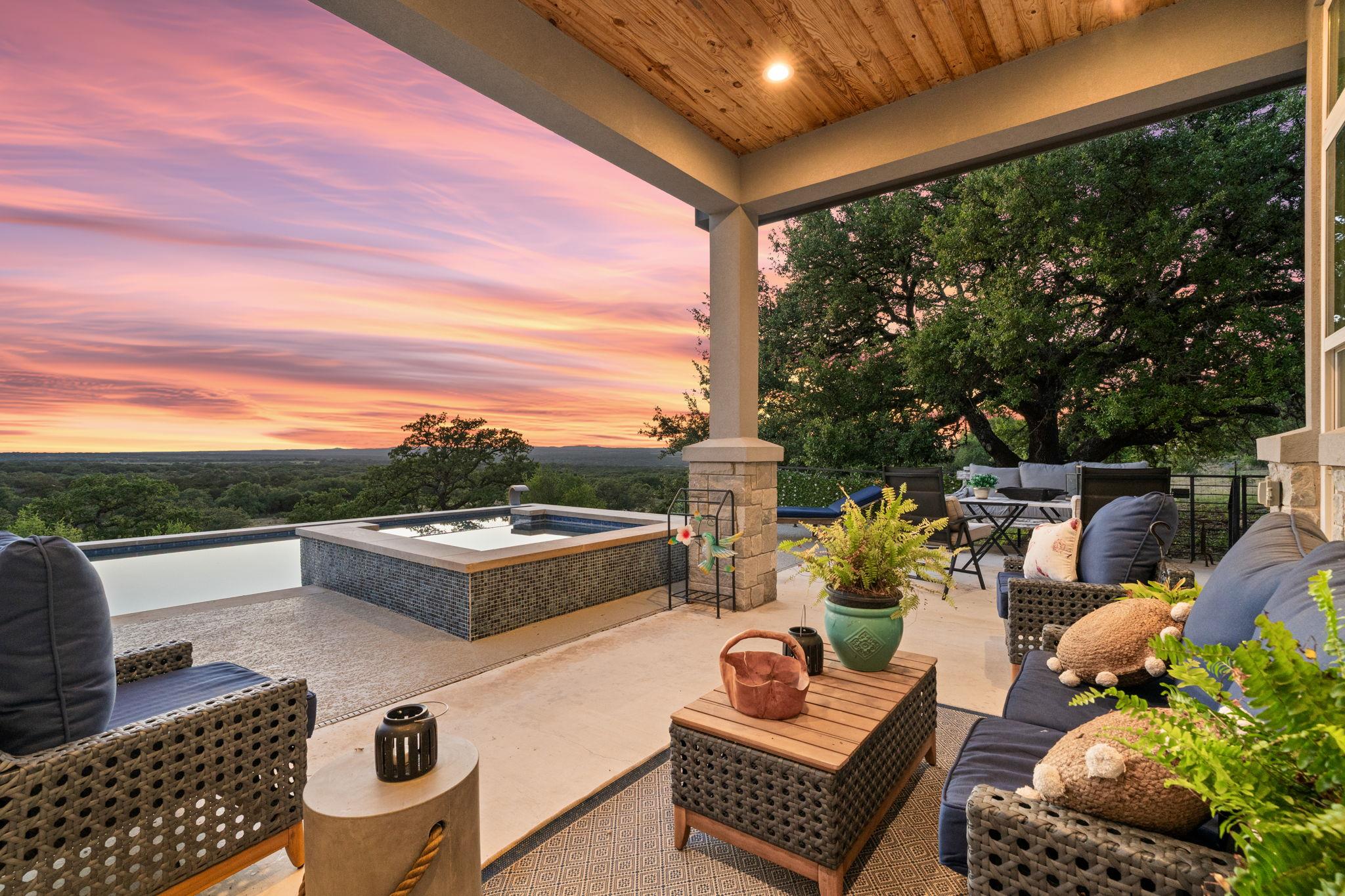 101 Durango Dr, Johnson City, TX 78636