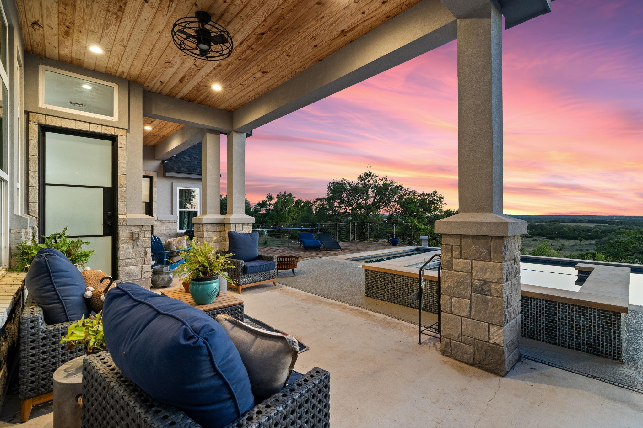 101 Durango Dr, Johnson City, TX 78636