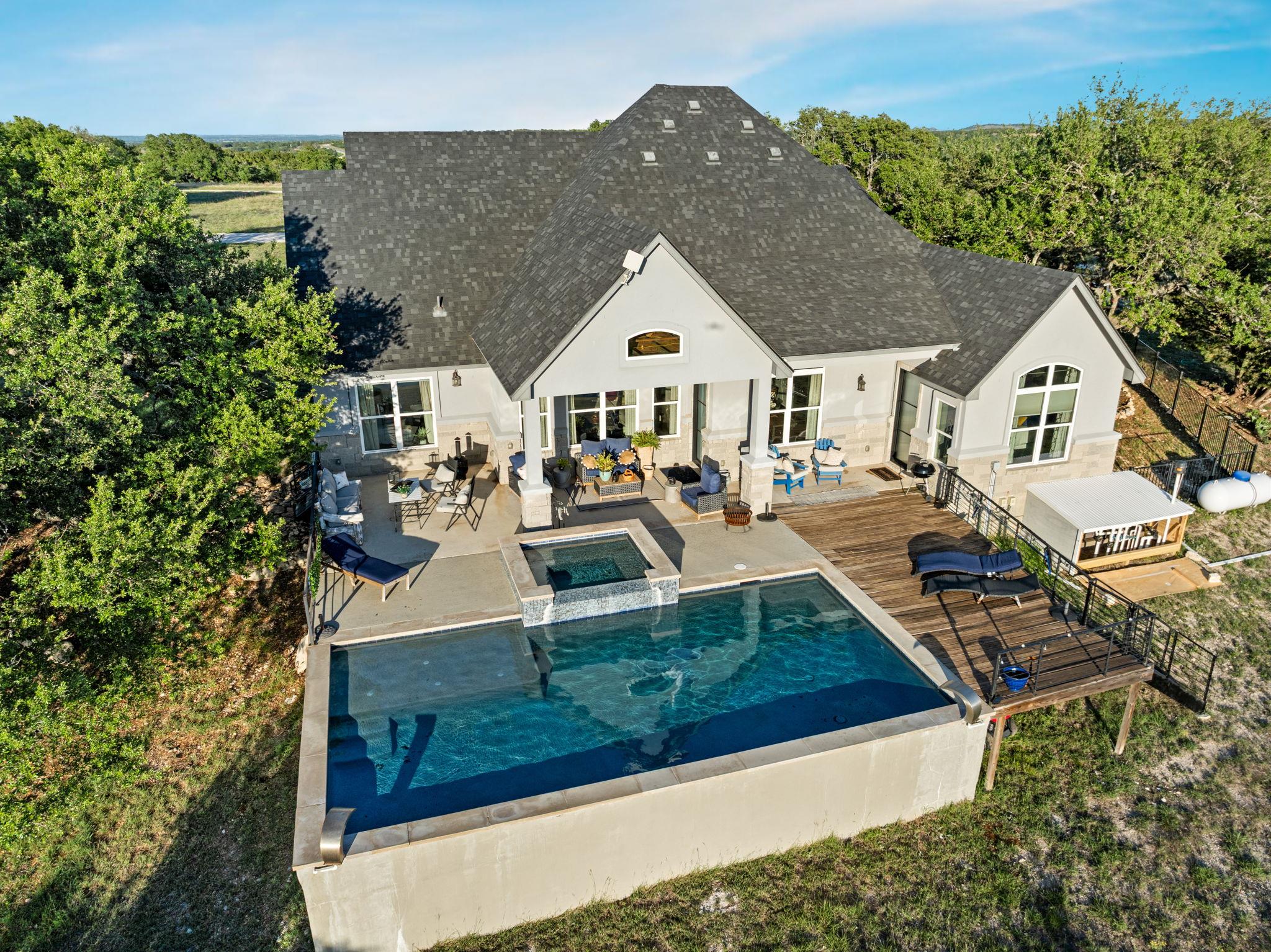 101 Durango Dr, Johnson City, TX 78636