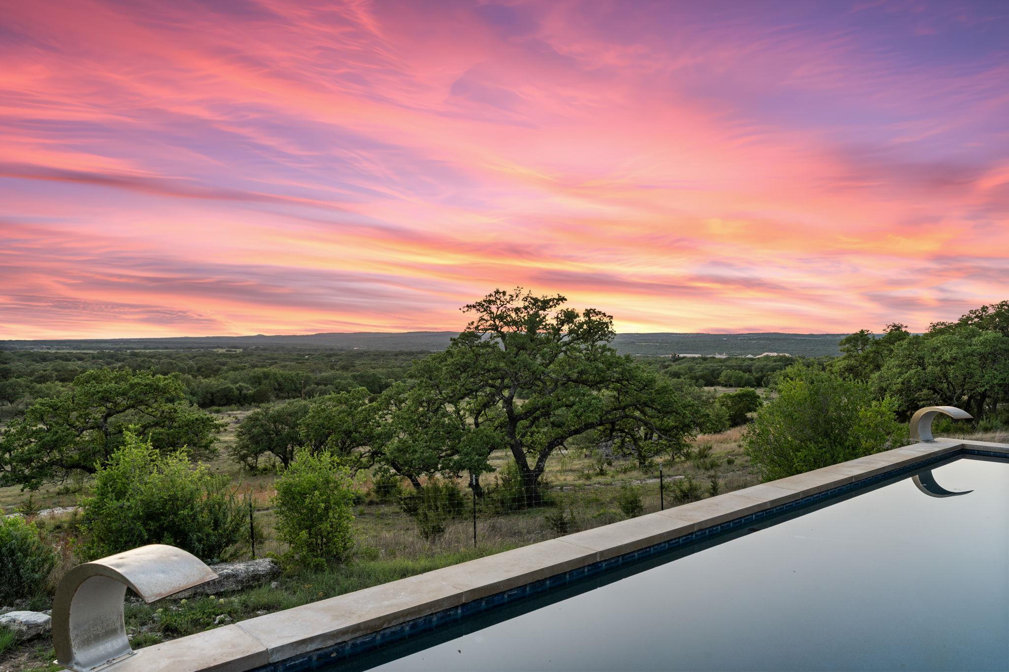 101 Durango Dr, Johnson City, TX 78636