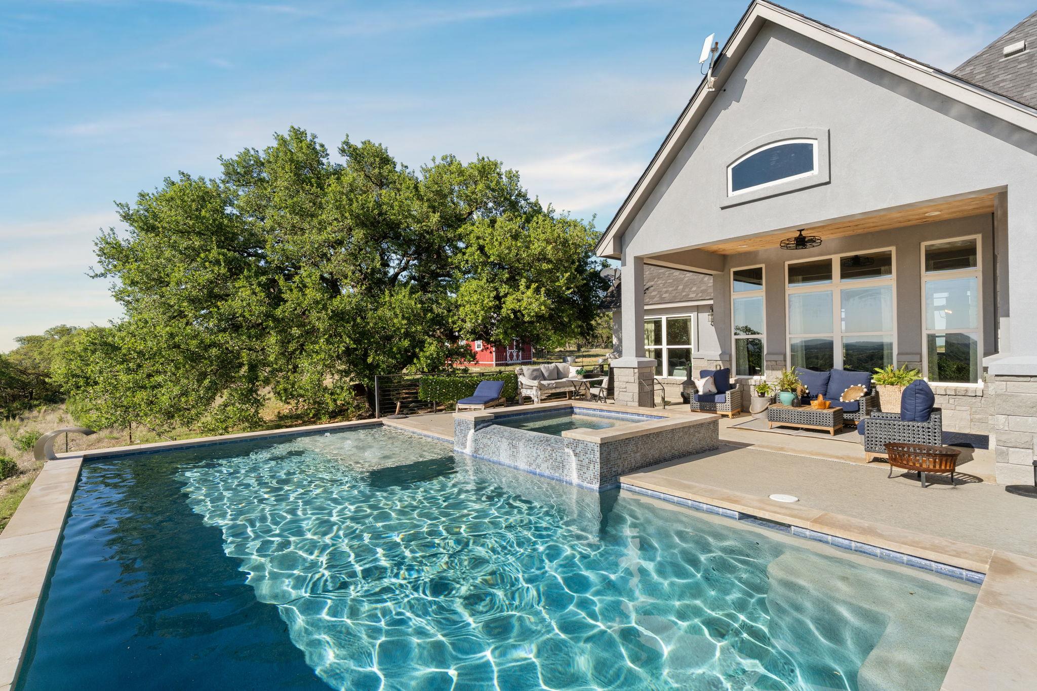 101 Durango Dr, Johnson City, TX 78636