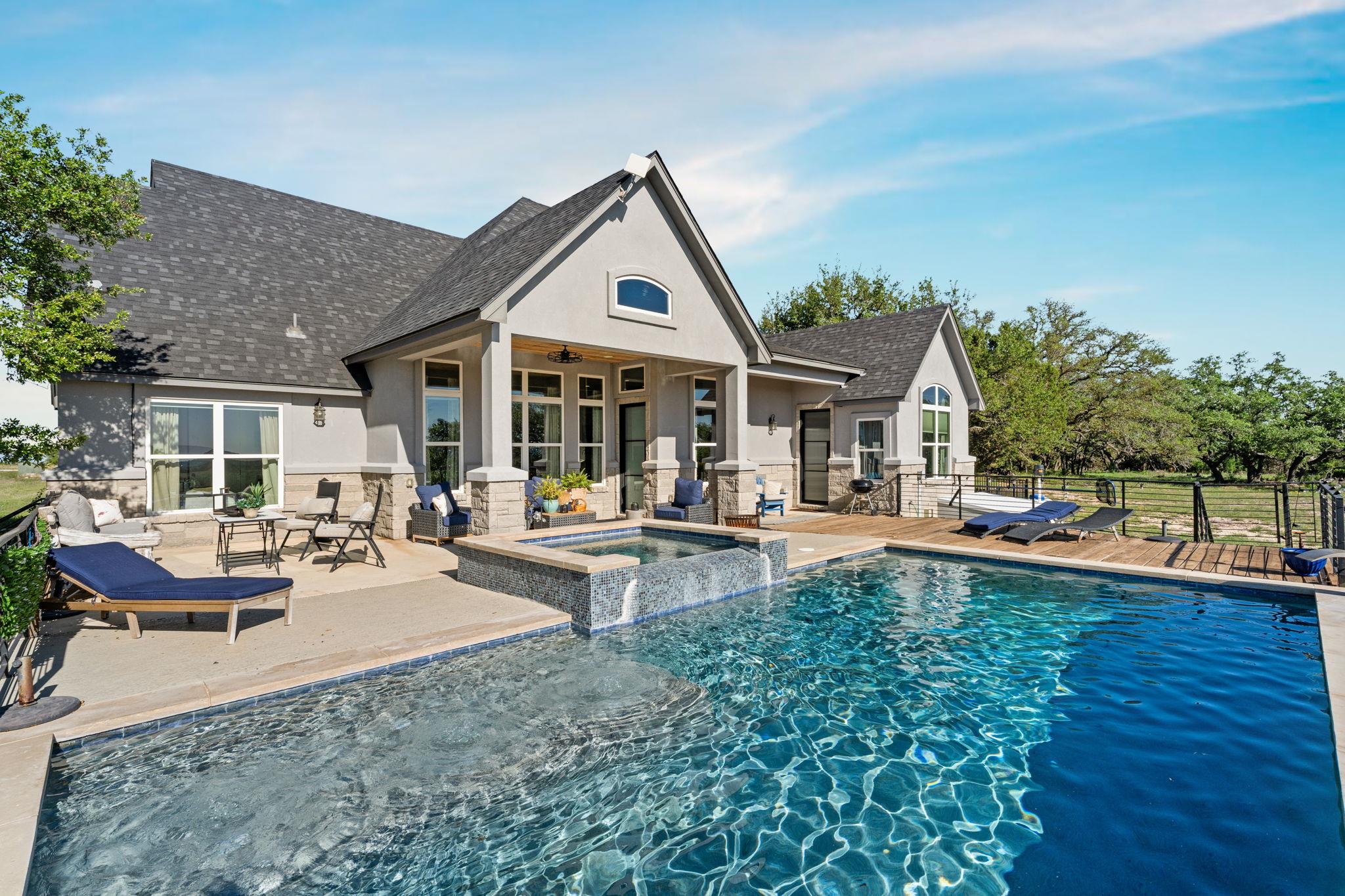 101 Durango Dr, Johnson City, TX 78636