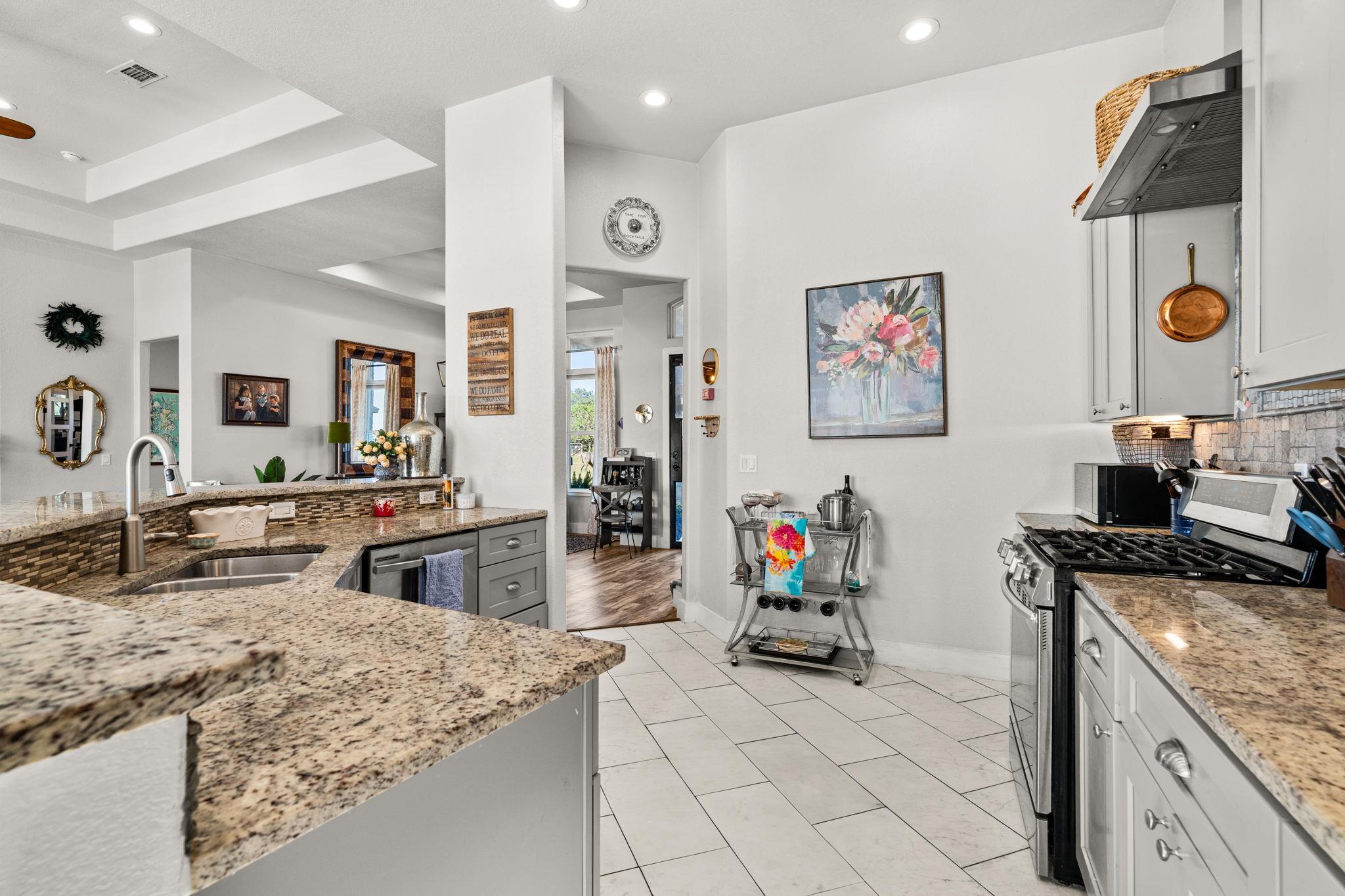 101 Durango Dr, Johnson City, TX 78636