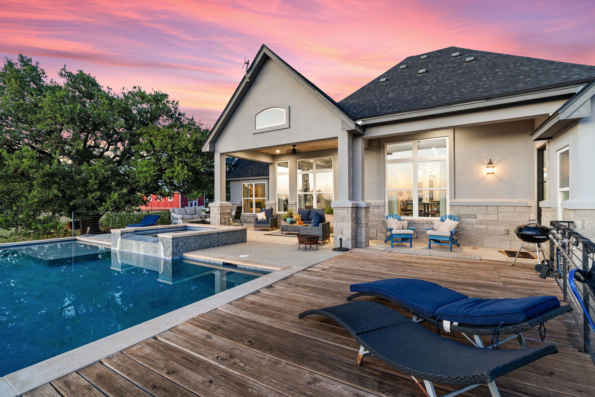 101 Durango Dr, Johnson City, TX 78636