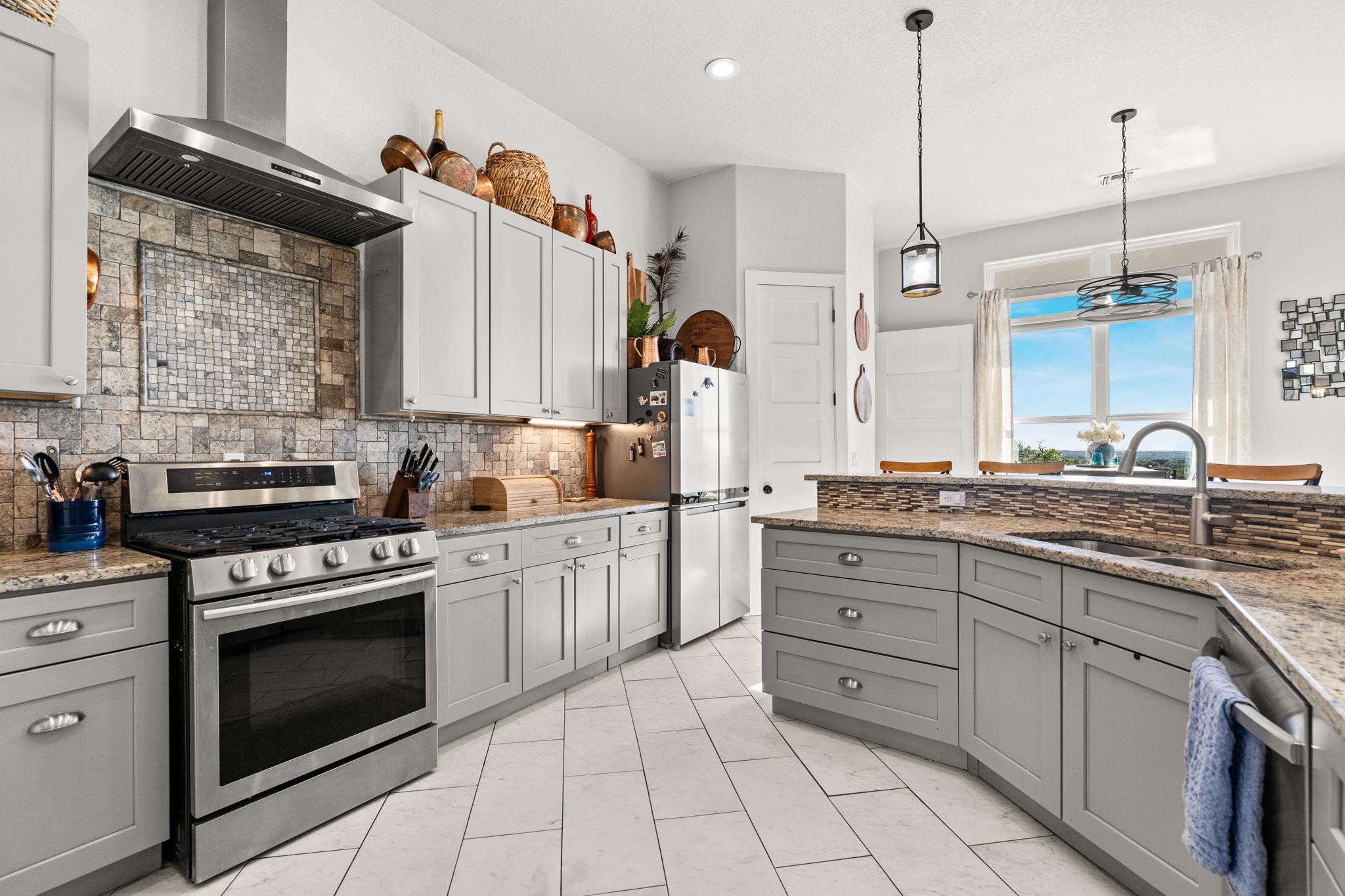 101 Durango Dr, Johnson City, TX 78636