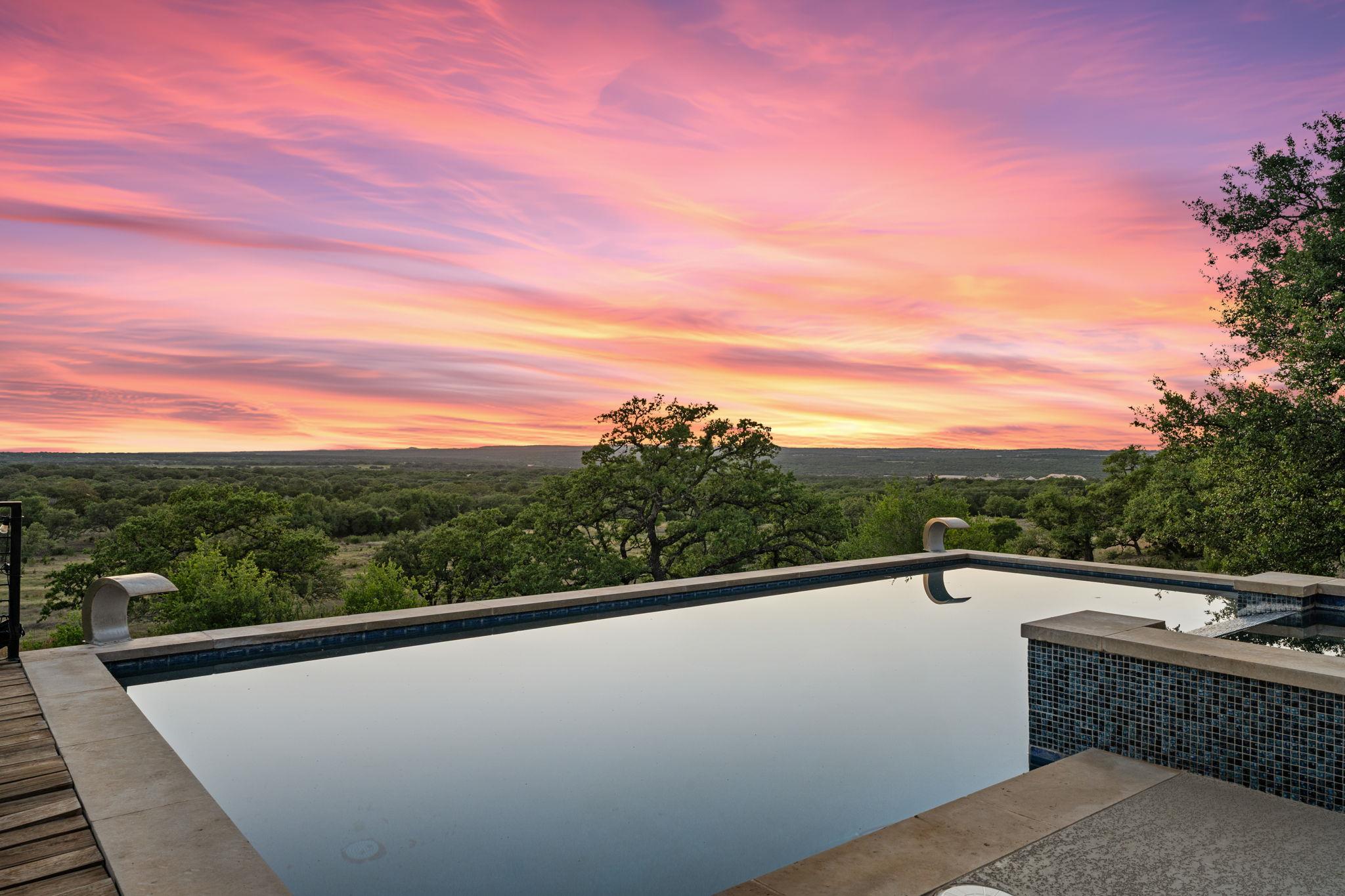 101 Durango Dr, Johnson City, TX 78636