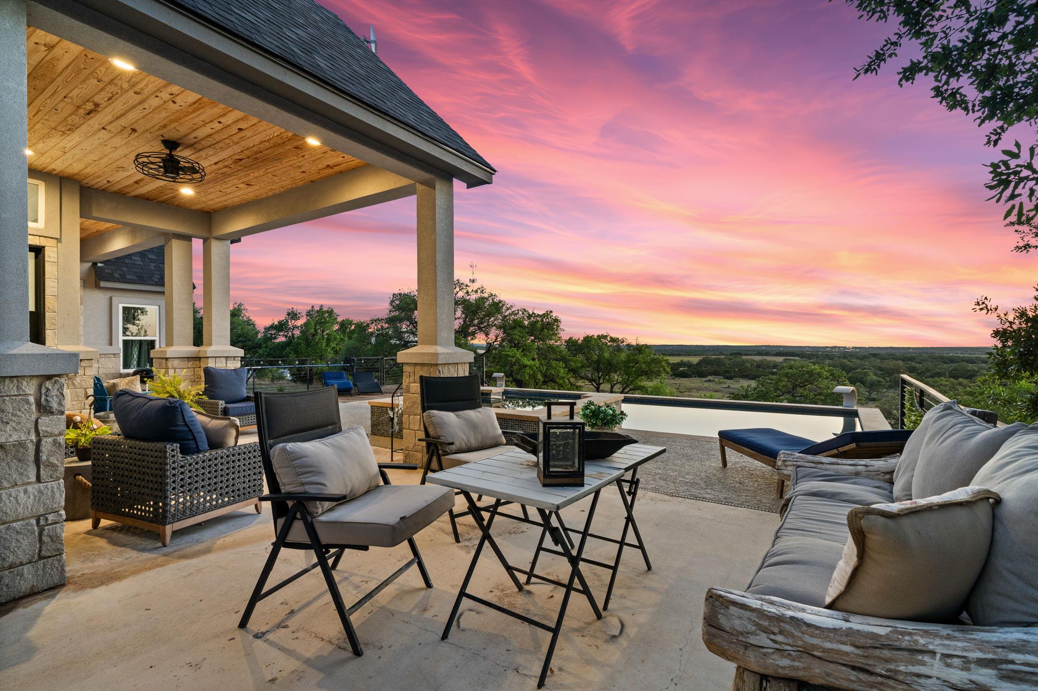 101 Durango Dr, Johnson City, TX 78636