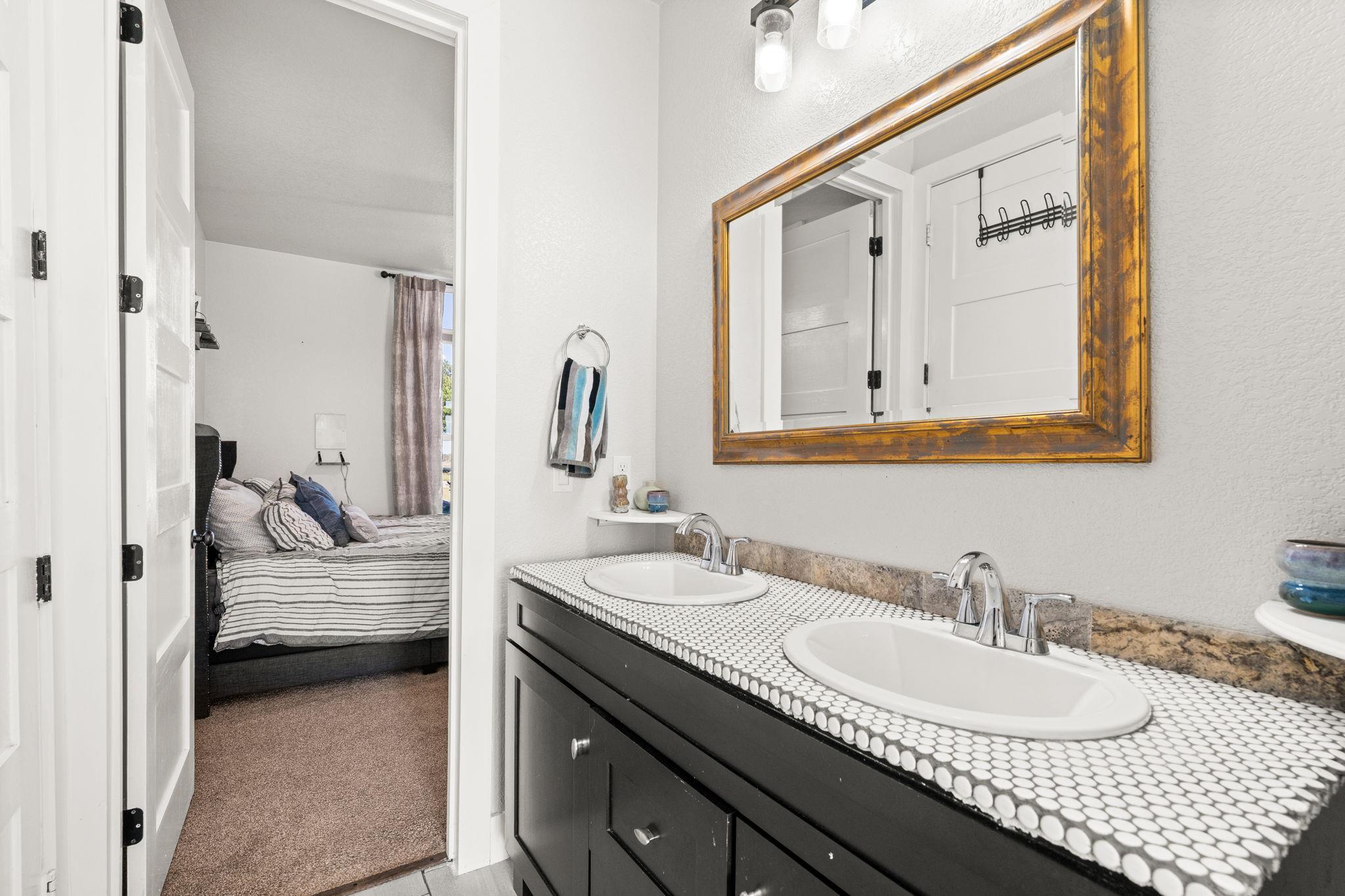 101 Durango Dr, Johnson City, TX 78636