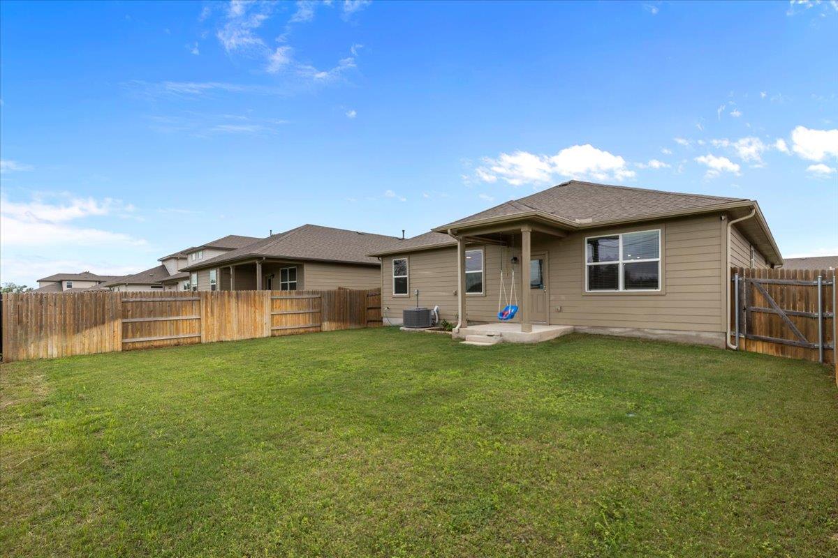 609 Bluffview Dr, Bastrop, TX 78602