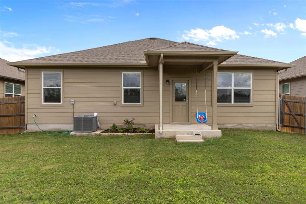 609 Bluffview Dr, Bastrop, TX 78602