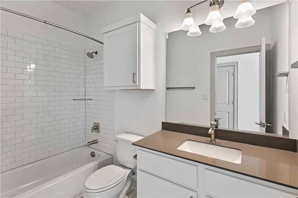 298 Smoke Tree Cir, Dripping Springs, TX 78620