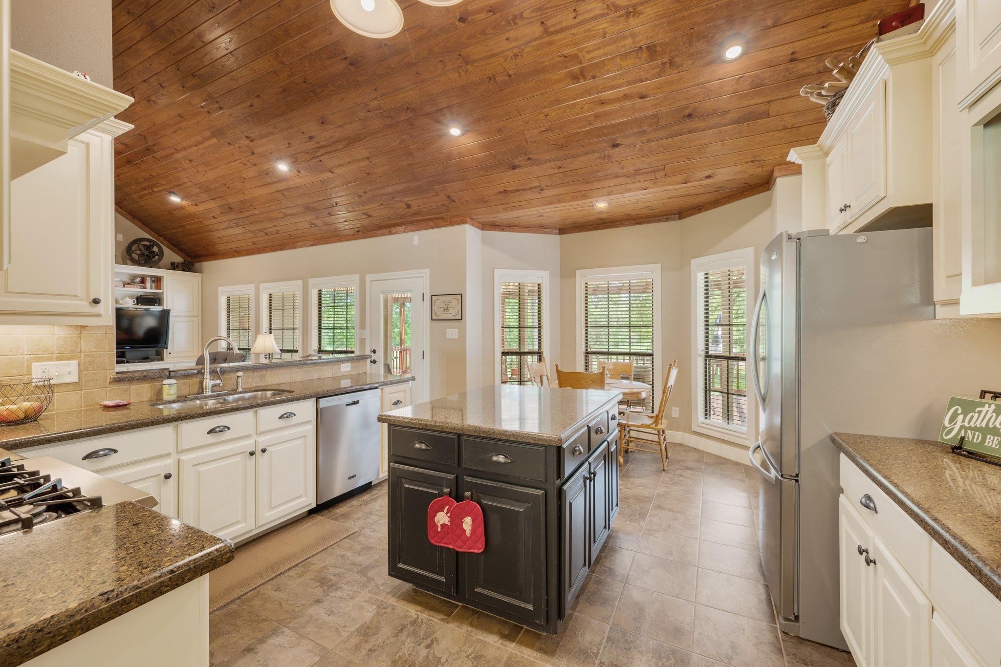8058 White Tail Trl, Caldwell, TX 77836