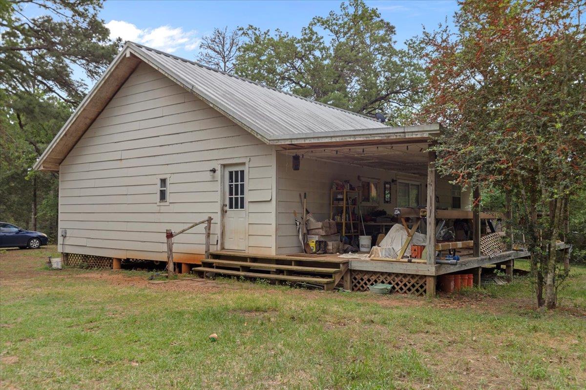 360 Copeland Hill Rd, Smithville, TX 78957