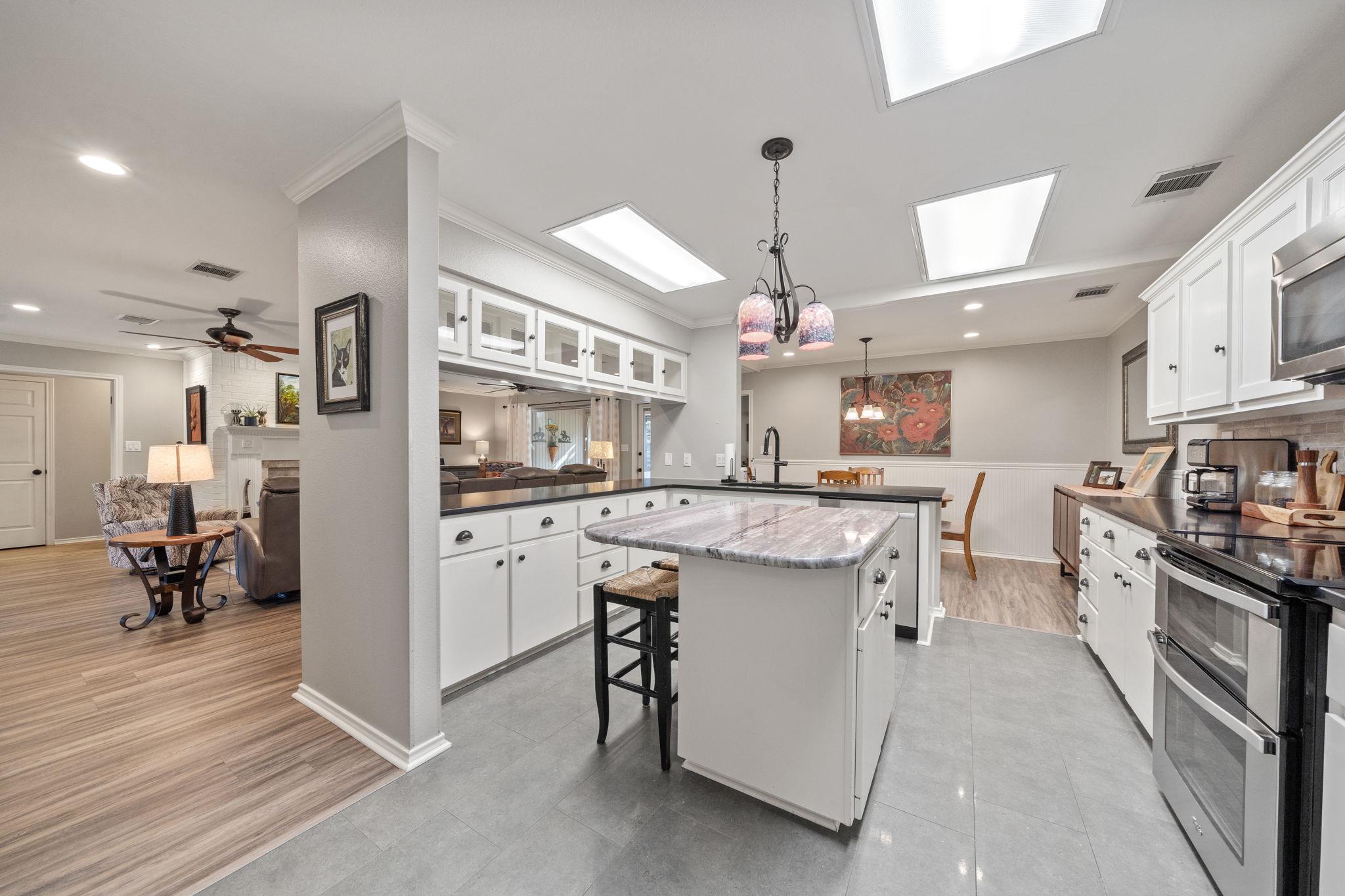 25 Doolittle Dr, Wimberley, TX 78676