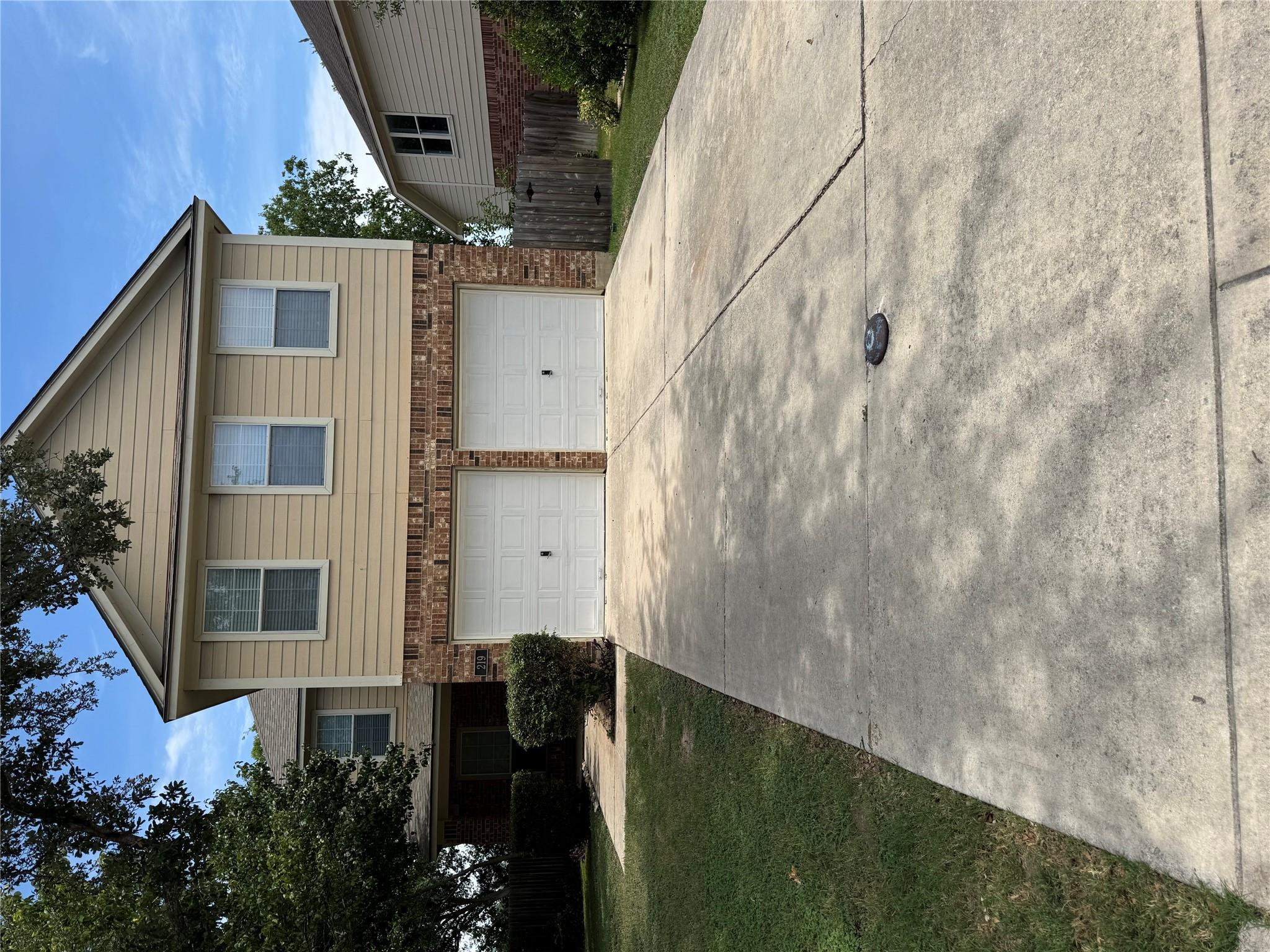 219 Hiver St, Kyle, TX 78640