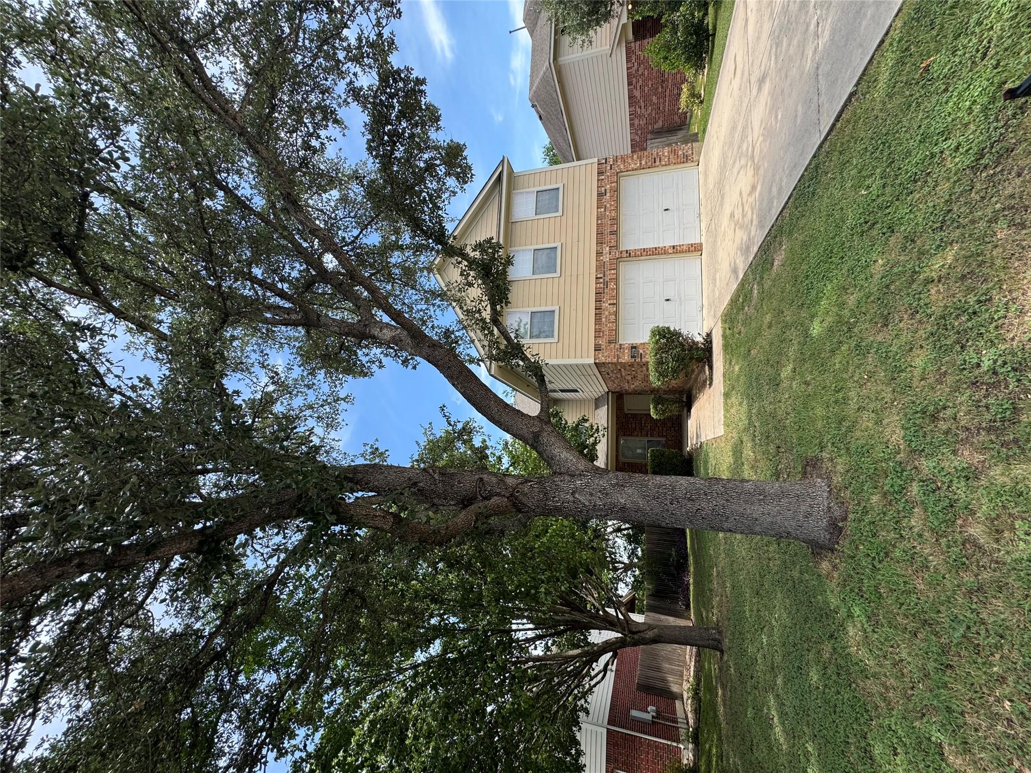 219 Hiver St, Kyle, TX 78640