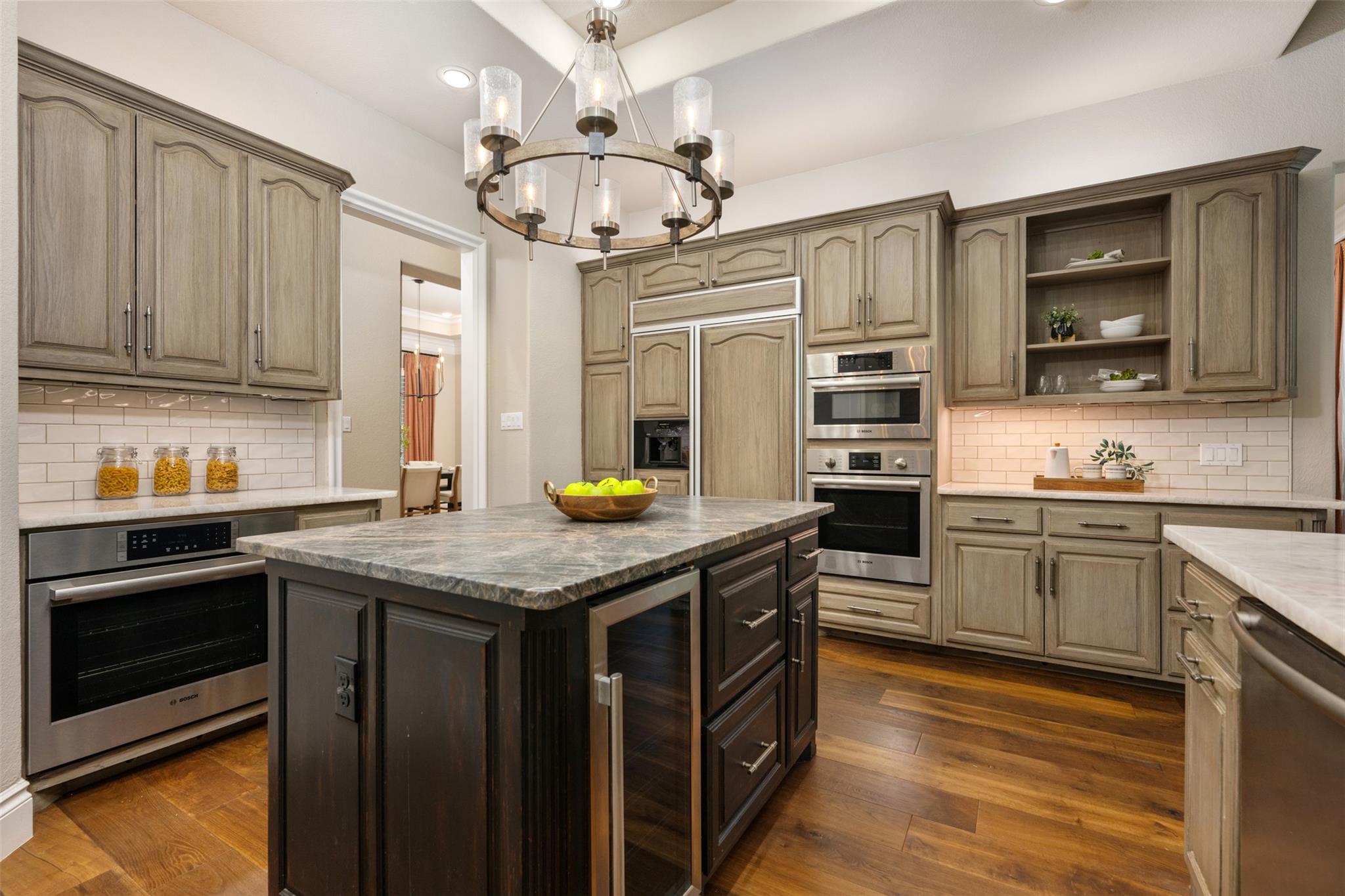 8 Club Estates Pkwy, The Hills, TX 78738