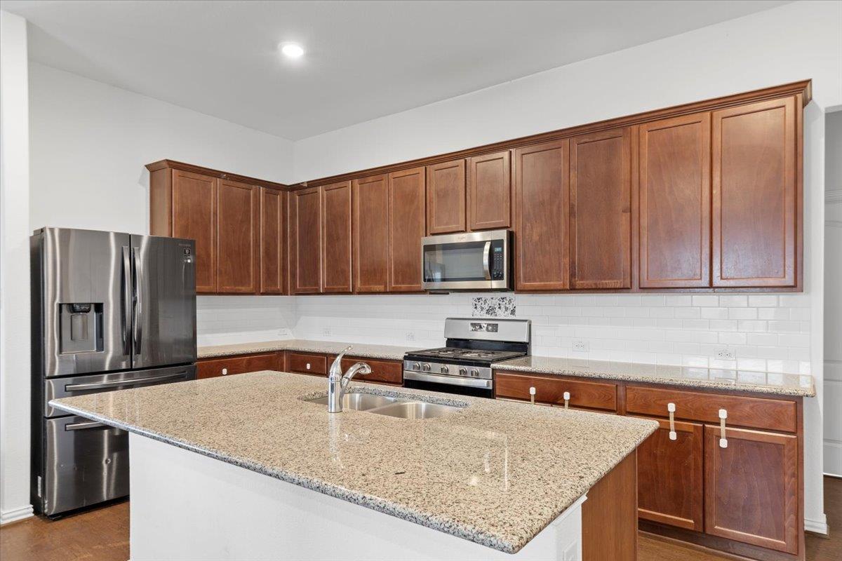 693 Spinnaker Loop, Kyle, TX 78640