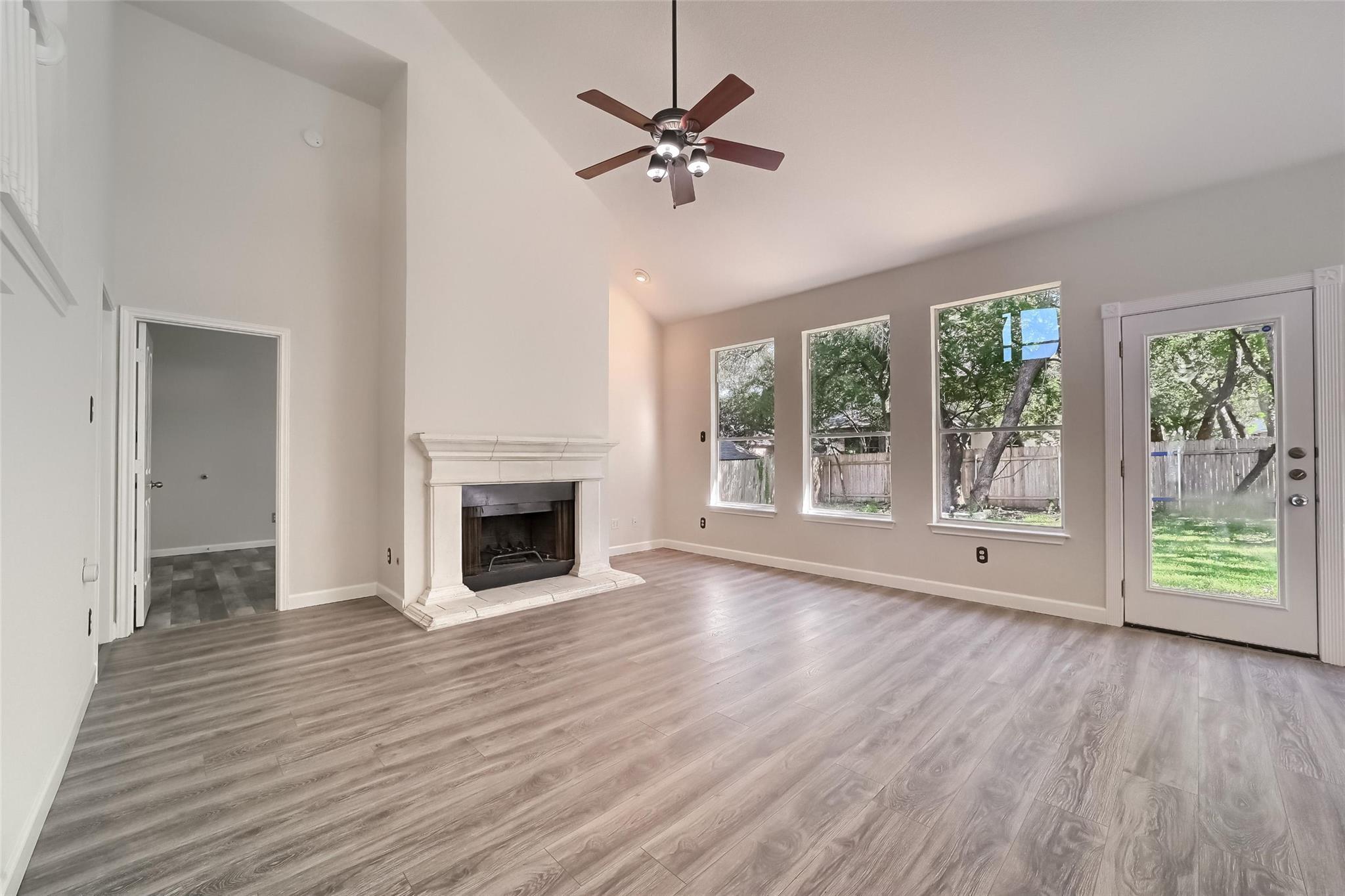 8253 Luling Ln, Austin, TX 78729
