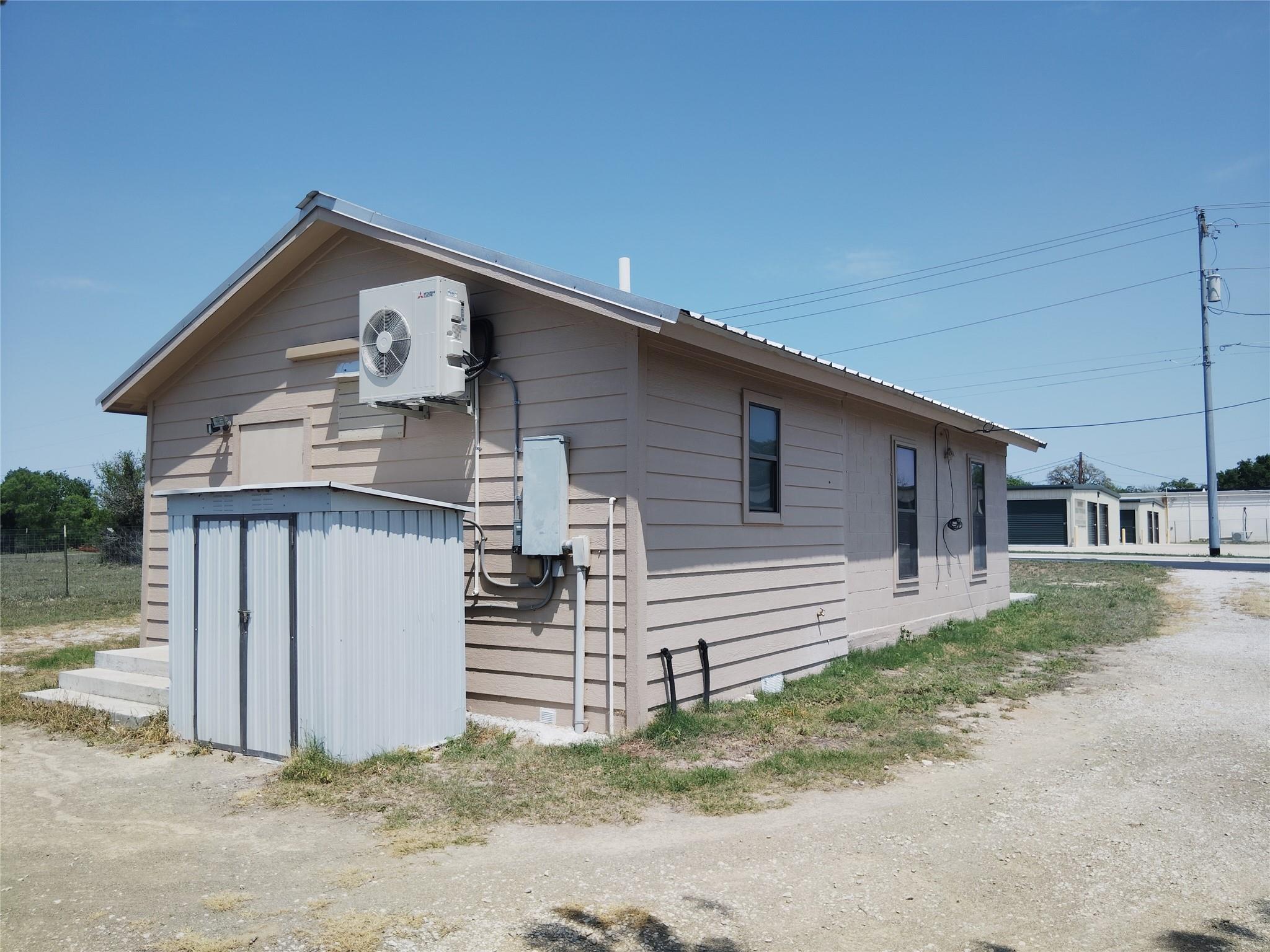 306 N West St, Burnet, TX 78611