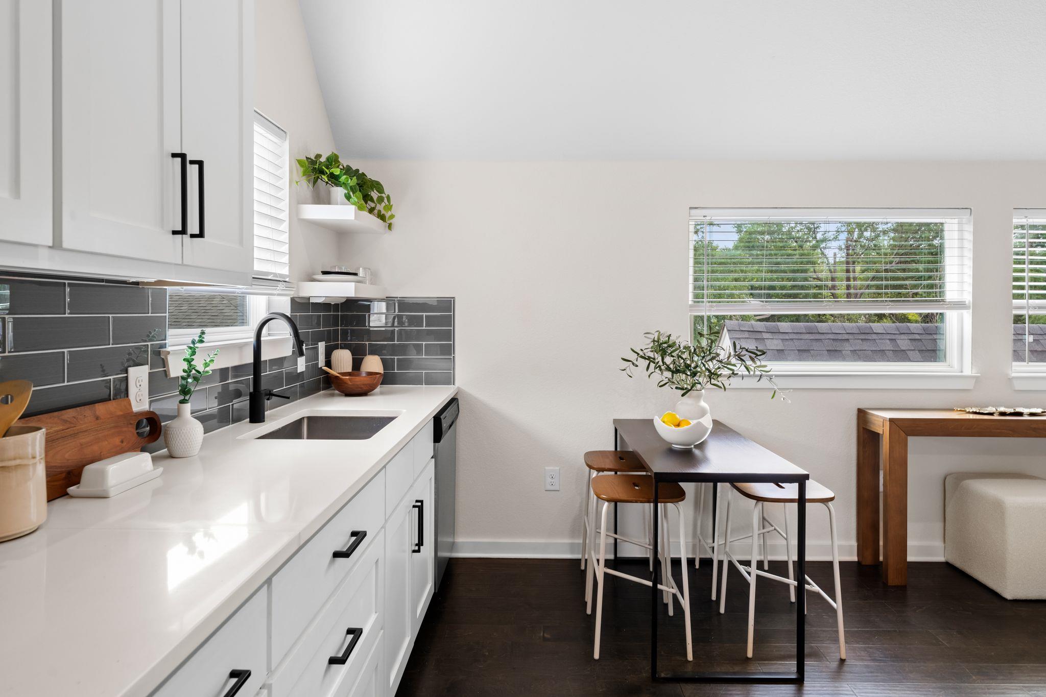 2300 E 10th St # 2, Austin, TX 78702