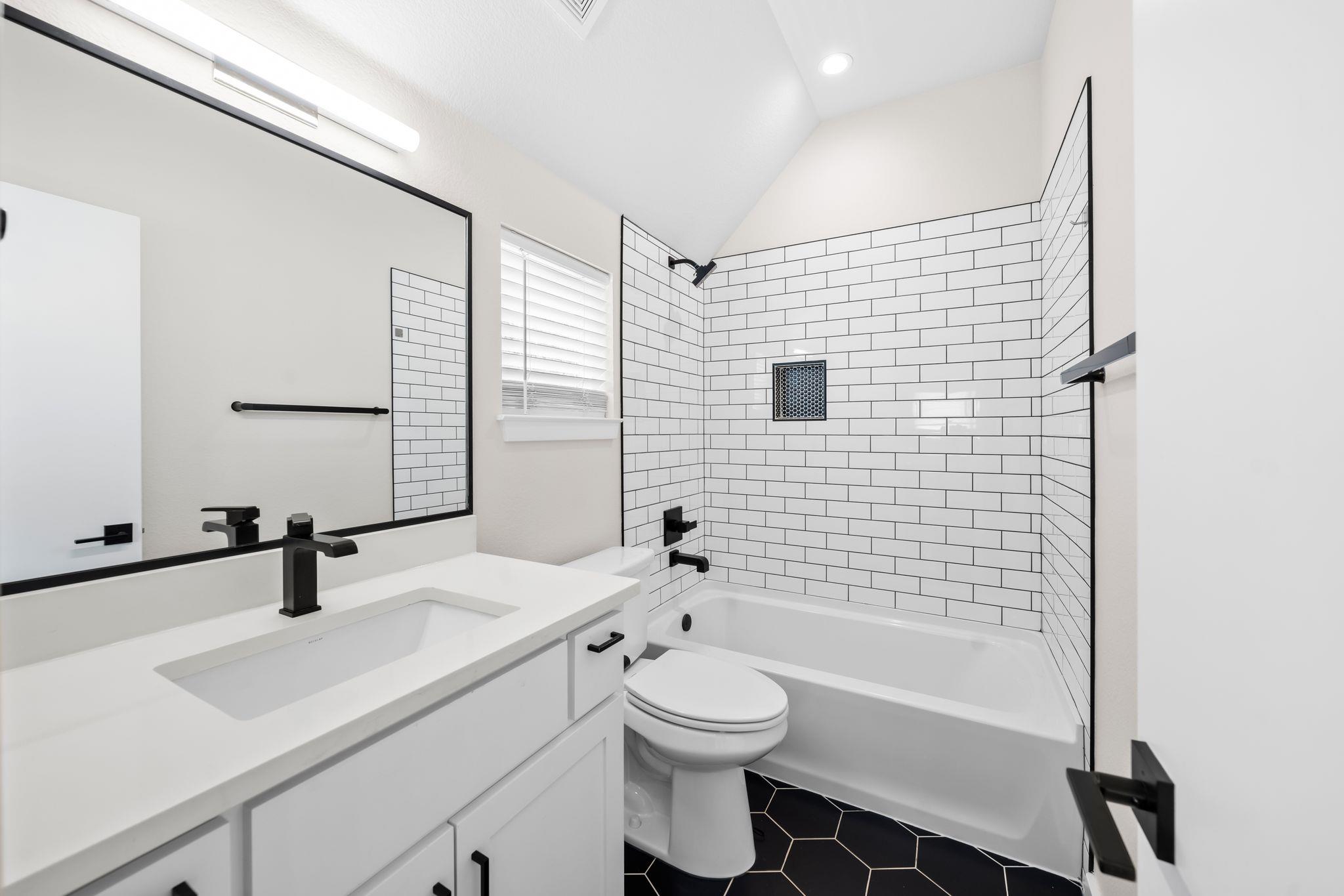 2300 E 10th St # 2, Austin, TX 78702