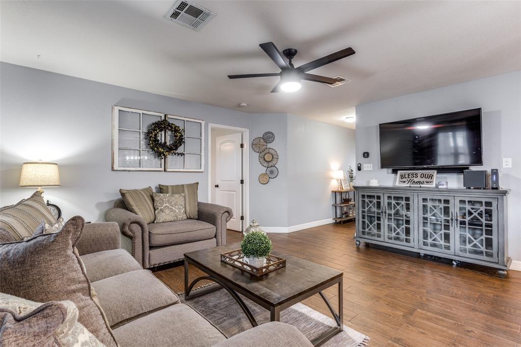 214 Sylvan St, Hutto, TX 78634