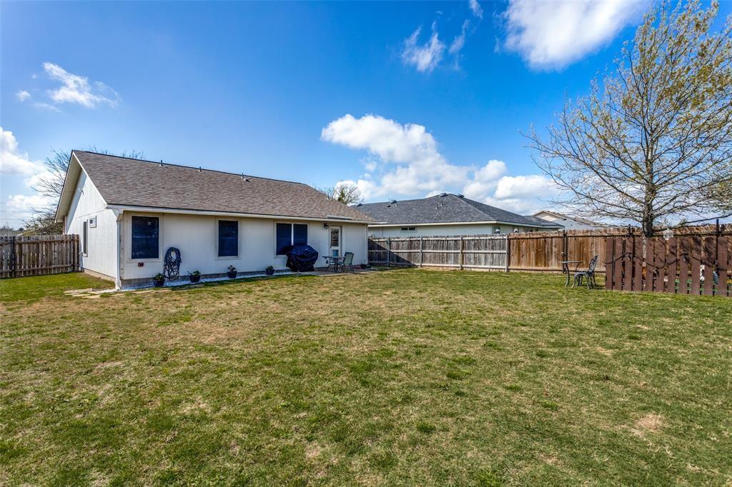 214 Sylvan St, Hutto, TX 78634