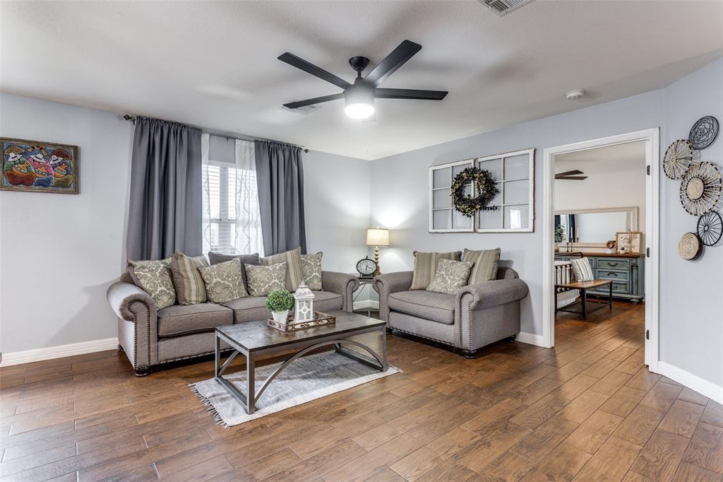 214 Sylvan St, Hutto, TX 78634