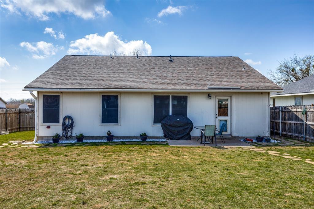 214 Sylvan St, Hutto, TX 78634