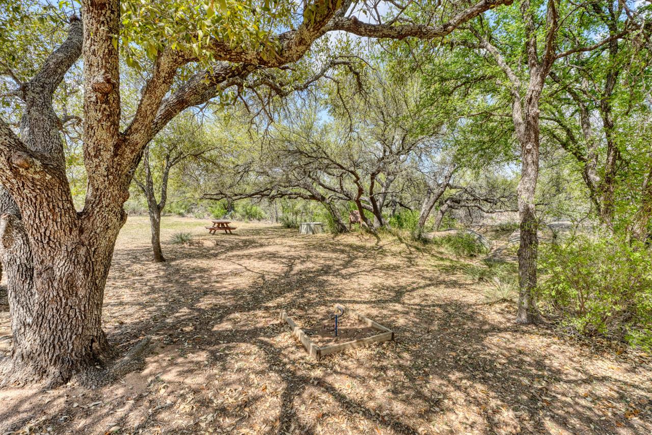 101 Log Country Cv, Burnet, TX 78611