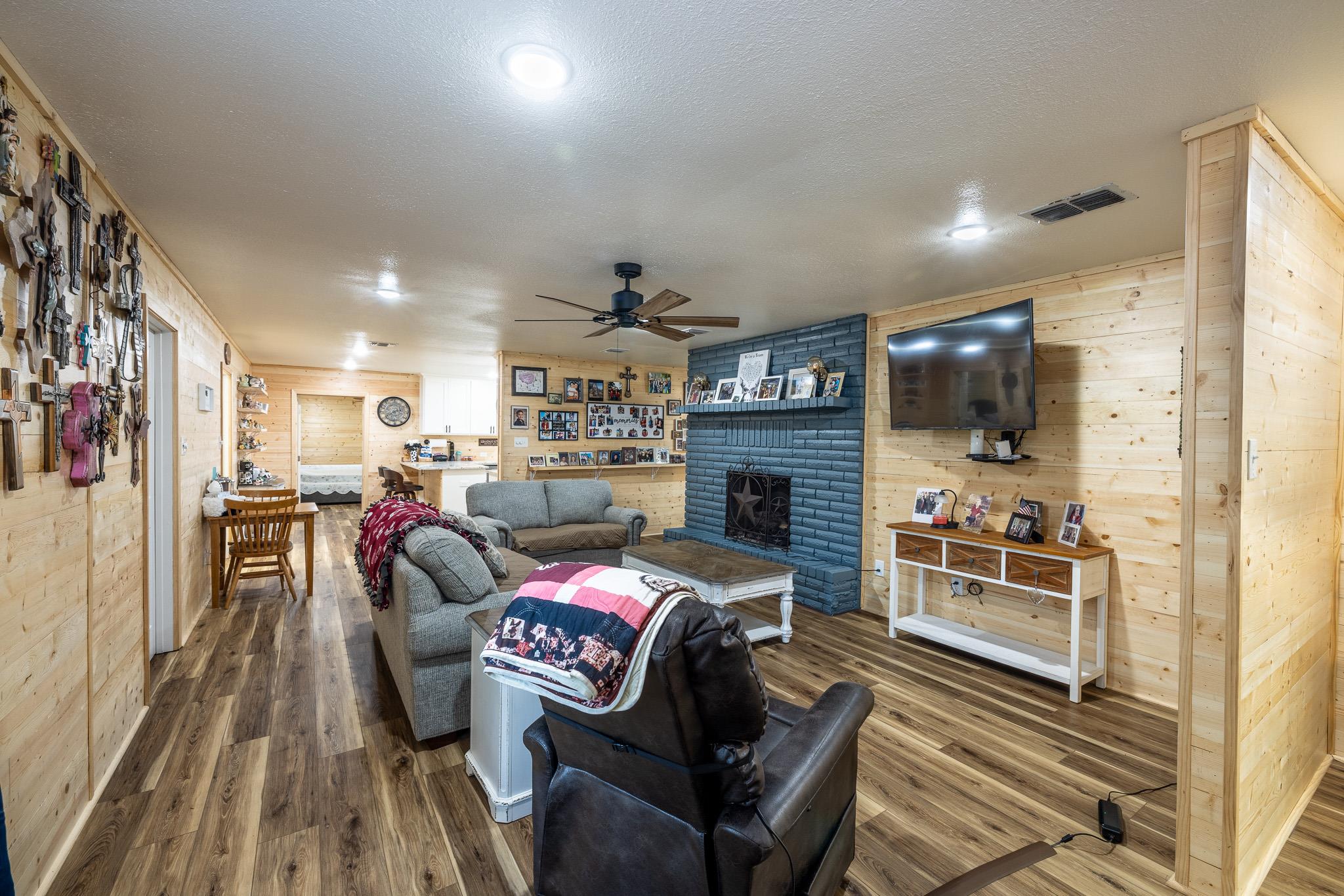 110 Live Oak St, Gonzales, TX 78629
