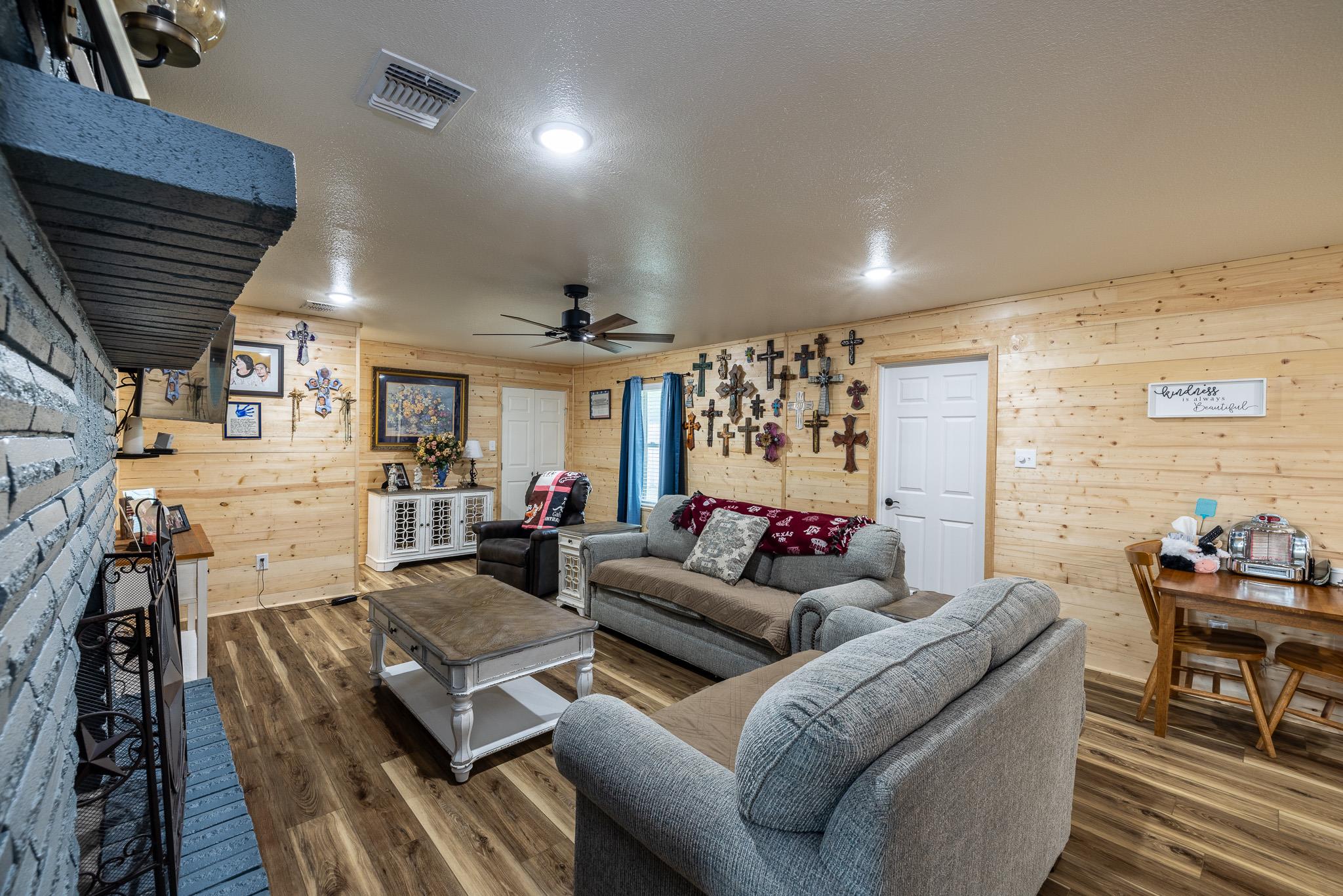 110 Live Oak St, Gonzales, TX 78629