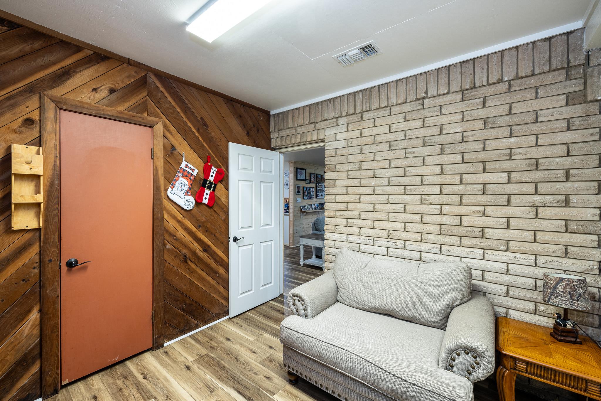 110 Live Oak St, Gonzales, TX 78629