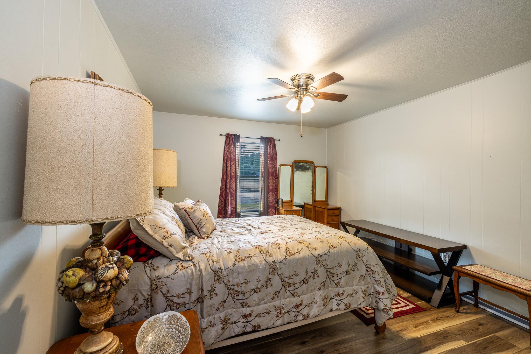 110 Live Oak St, Gonzales, TX 78629