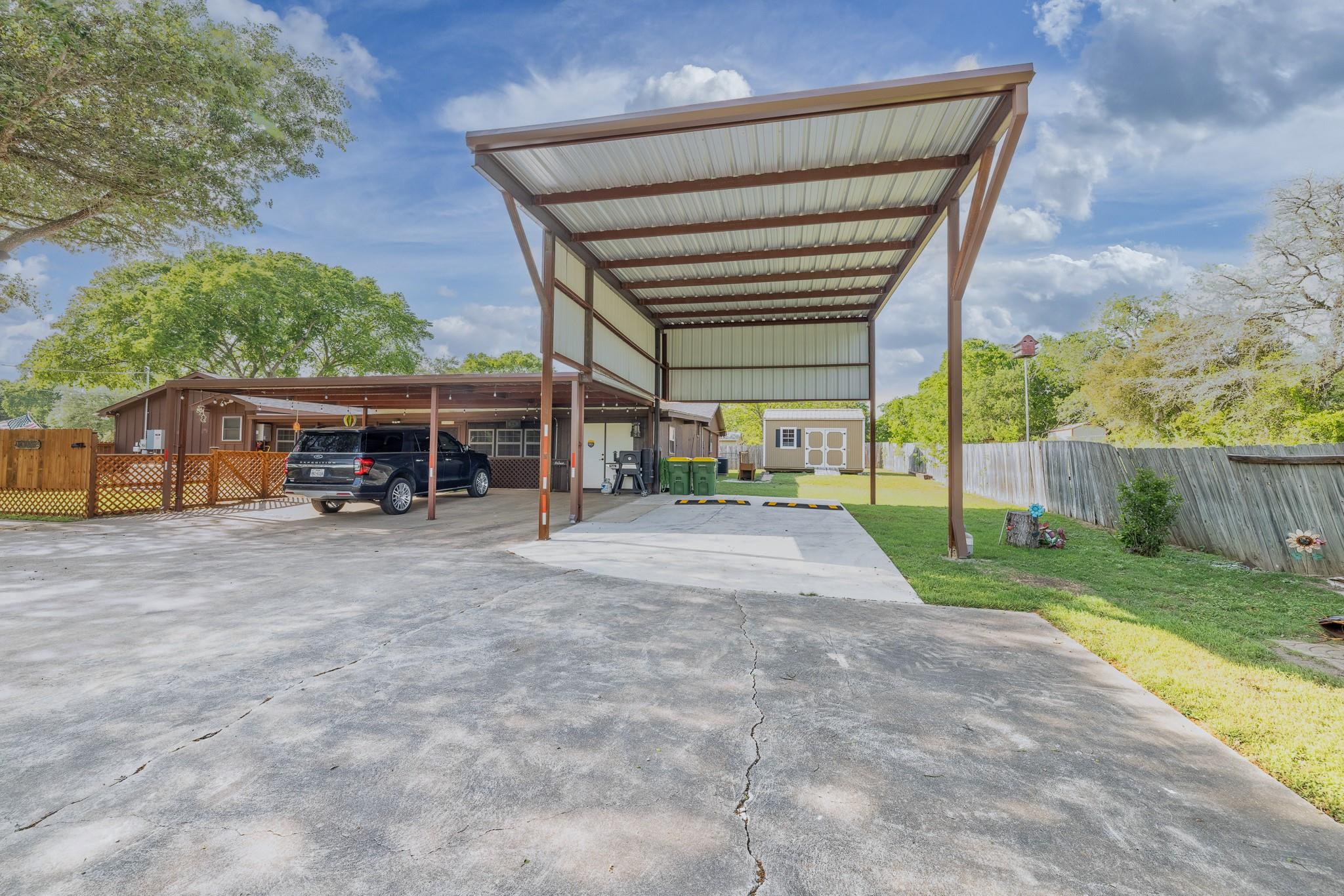 110 Live Oak St, Gonzales, TX 78629