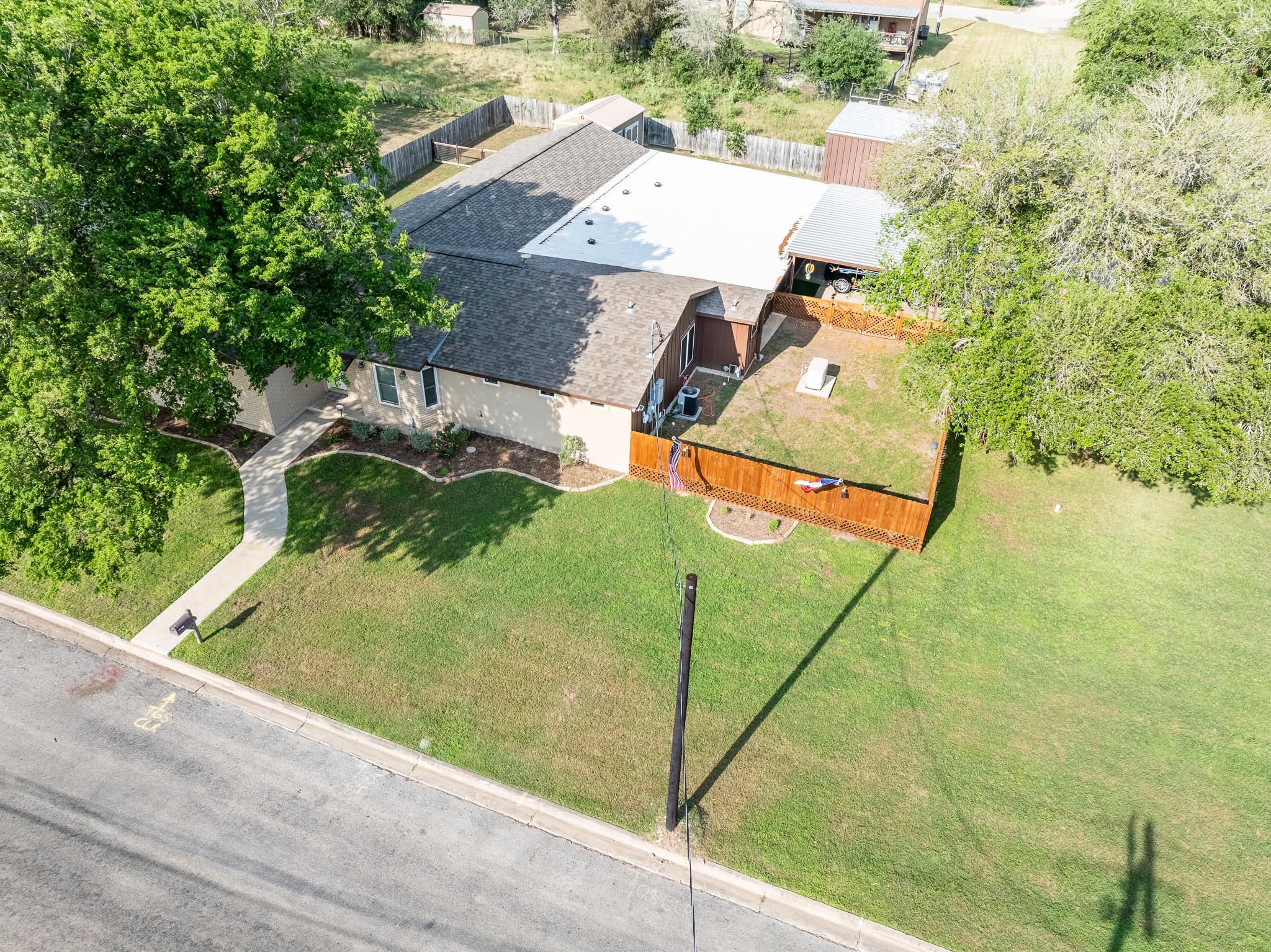 110 Live Oak St, Gonzales, TX 78629