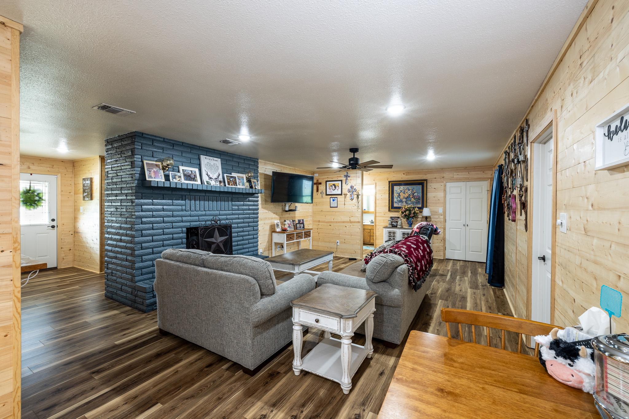 110 Live Oak St, Gonzales, TX 78629