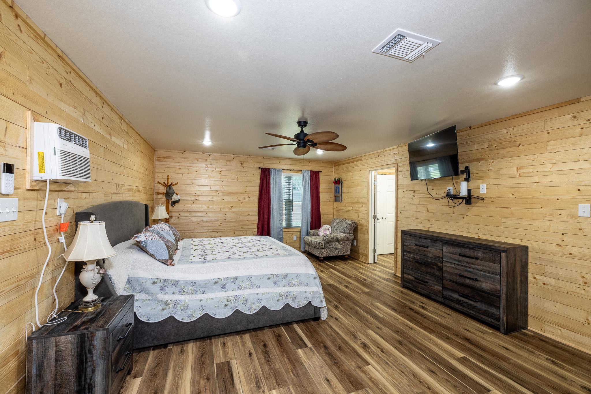 110 Live Oak St, Gonzales, TX 78629