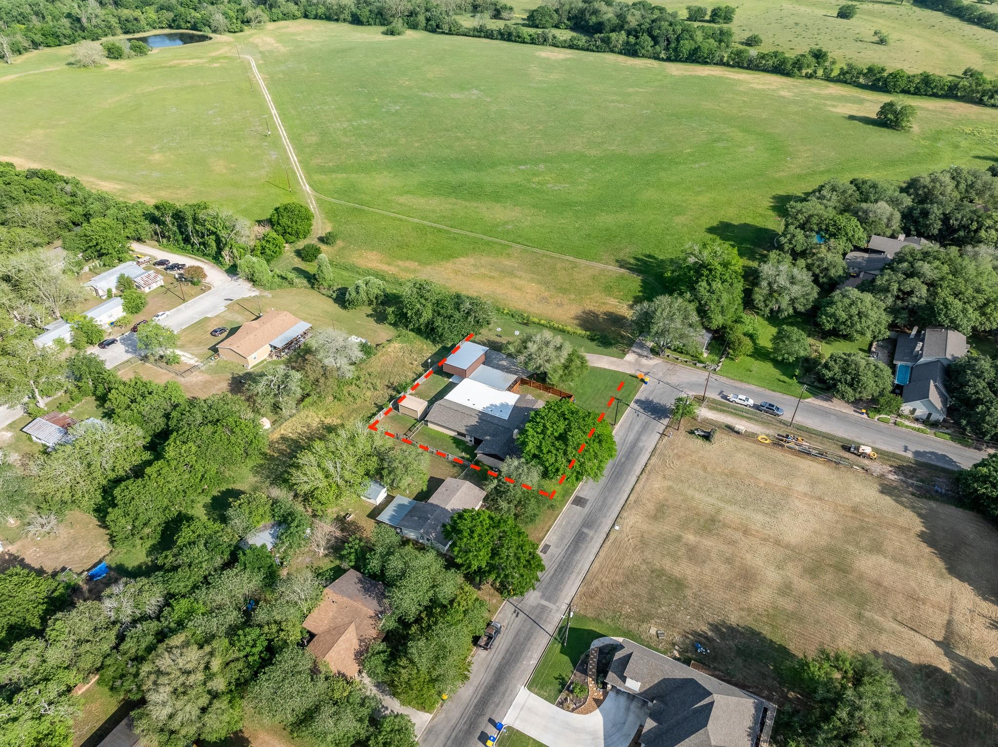 110 Live Oak St, Gonzales, TX 78629