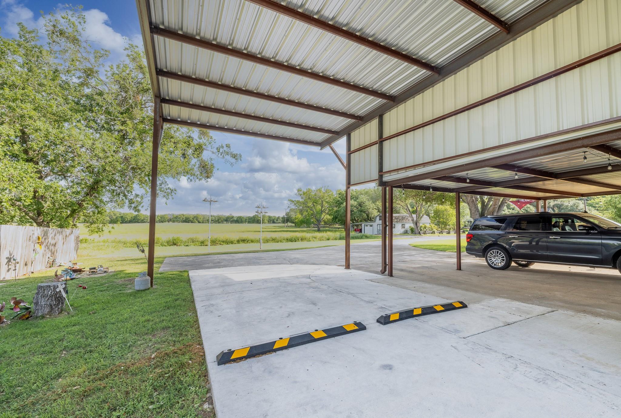110 Live Oak St, Gonzales, TX 78629