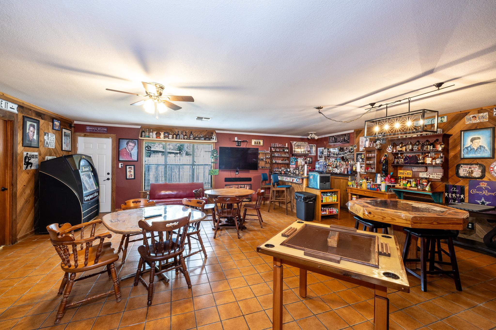 110 Live Oak St, Gonzales, TX 78629