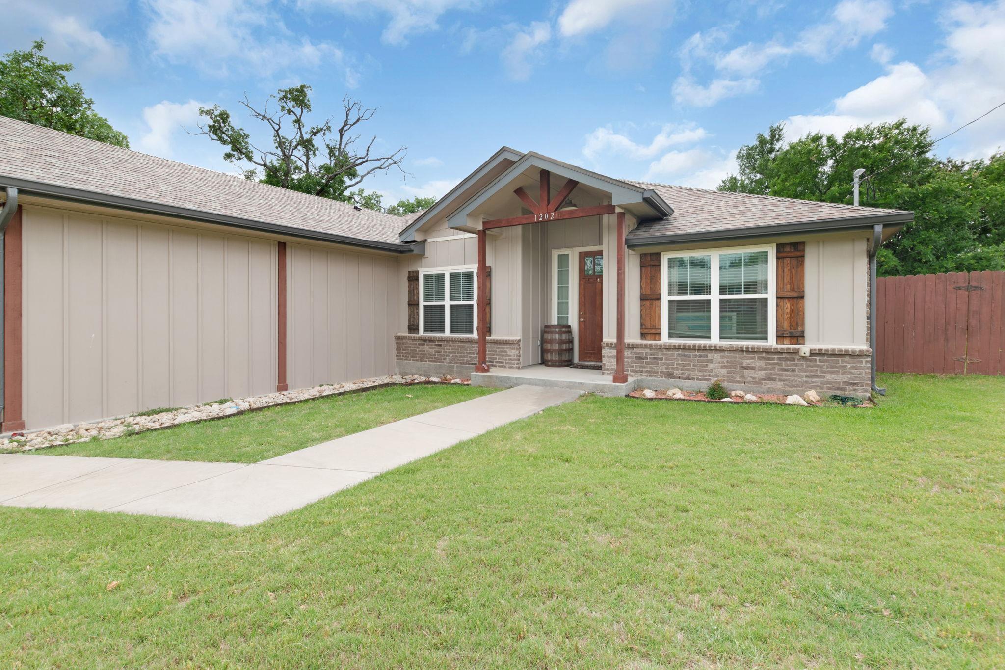 1202 S Willis St, Lampasas, TX 76550
